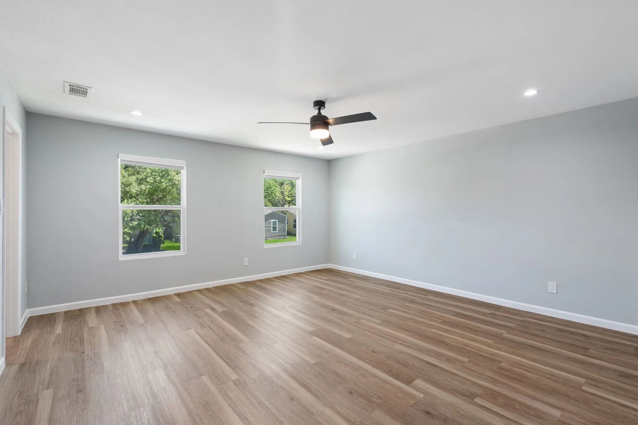 Single Family Residence For Sale in Tarrant County , 2728 Livingston Avenue, Fort Worth, Texas 76110, 4 Bedroom, 4 Bathroom, 2 Garage spaces, 2,396 Sqft, built in 2020, mls#21386026, Real Estate Agent in Fort Worth, Homes For Sale in Tarrant county, Homes For Sale in Fort Worth, Realtor in Fort Worth Texas, Real Estate Brokerage Independent Realty Texas, Luminita Cordes Realtor