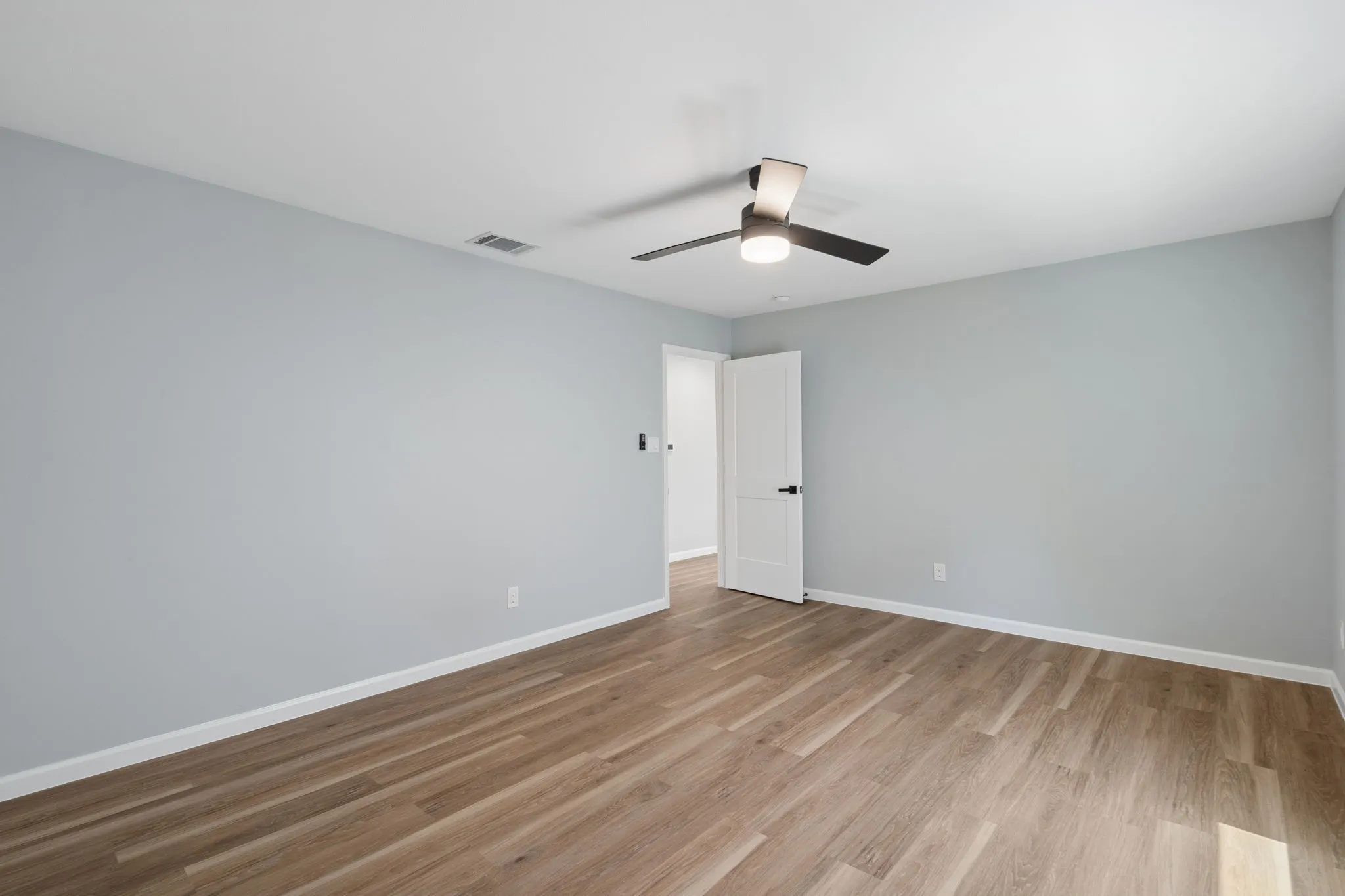 Single Family Residence For Sale in Tarrant County , 2728 Livingston Avenue, Fort Worth, Texas 76110, 4 Bedroom, 4 Bathroom, 2 Garage spaces, 2,396 Sqft, built in 2020, mls#21386026, Real Estate Agent in Fort Worth, Homes For Sale in Tarrant county, Homes For Sale in Fort Worth, Realtor in Fort Worth Texas, Real Estate Brokerage Independent Realty Texas, Luminita Cordes Realtor