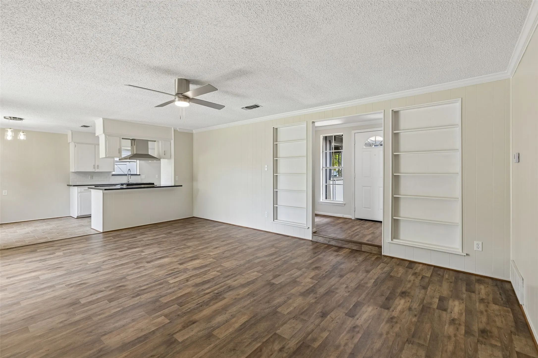 Single Family Residence For Sale in Tarrant County , 7440 Beckwood Drive, Fort Worth, Texas 76112, 4 Bedroom, 2 Bathroom, Garage spaces, 1,945 Sqft, built in 1968, mls#21362188, Real Estate Agent in Fort Worth, Homes For Sale in Tarrant county, Homes For Sale in Fort Worth, Realtor in Fort Worth Texas, Real Estate Brokerage Independent Realty Texas, Luminita Cordes Realtor