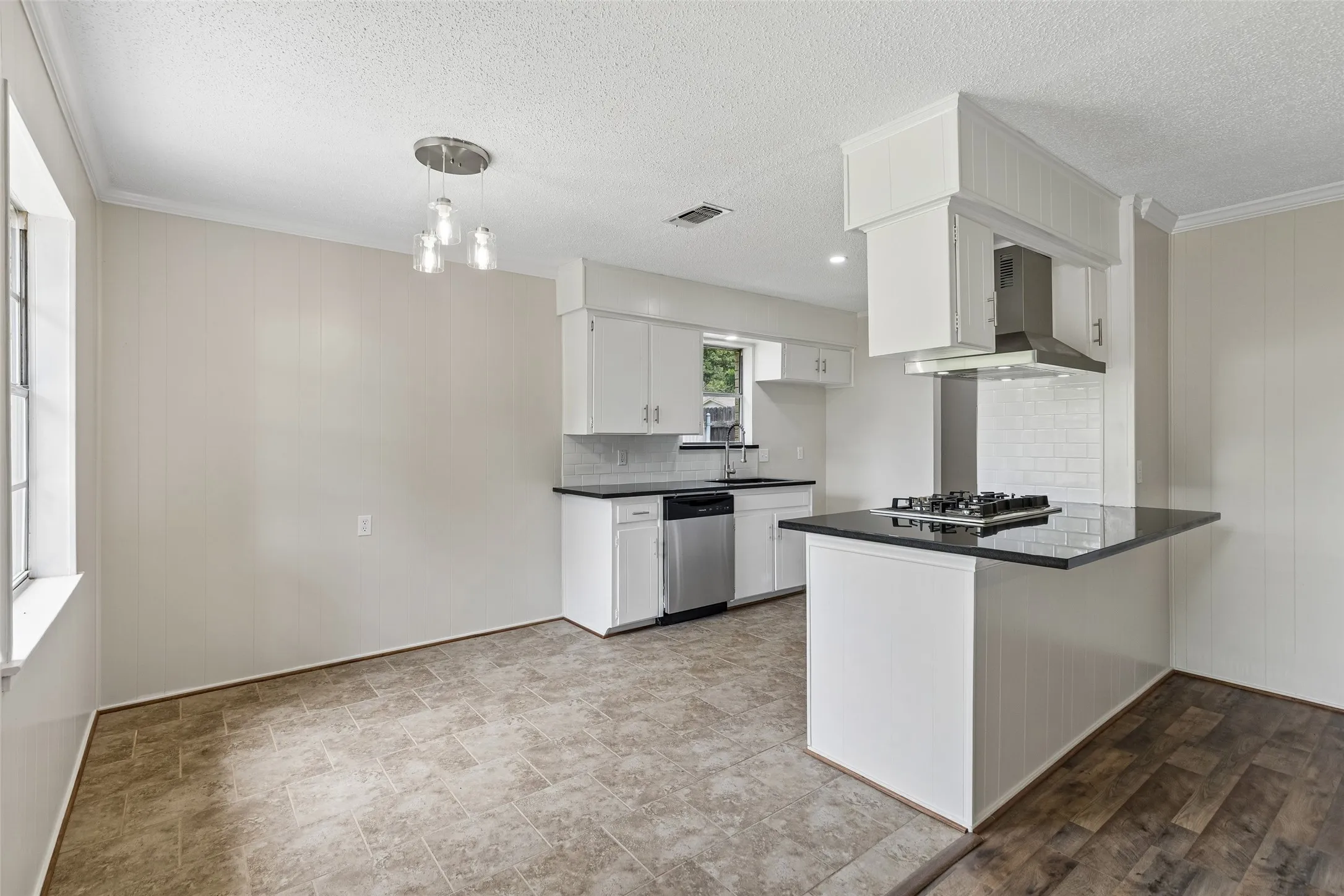 Single Family Residence For Sale in Tarrant County , 7440 Beckwood Drive, Fort Worth, Texas 76112, 4 Bedroom, 2 Bathroom, Garage spaces, 1,945 Sqft, built in 1968, mls#21362188, Real Estate Agent in Fort Worth, Homes For Sale in Tarrant county, Homes For Sale in Fort Worth, Realtor in Fort Worth Texas, Real Estate Brokerage Independent Realty Texas, Luminita Cordes Realtor
