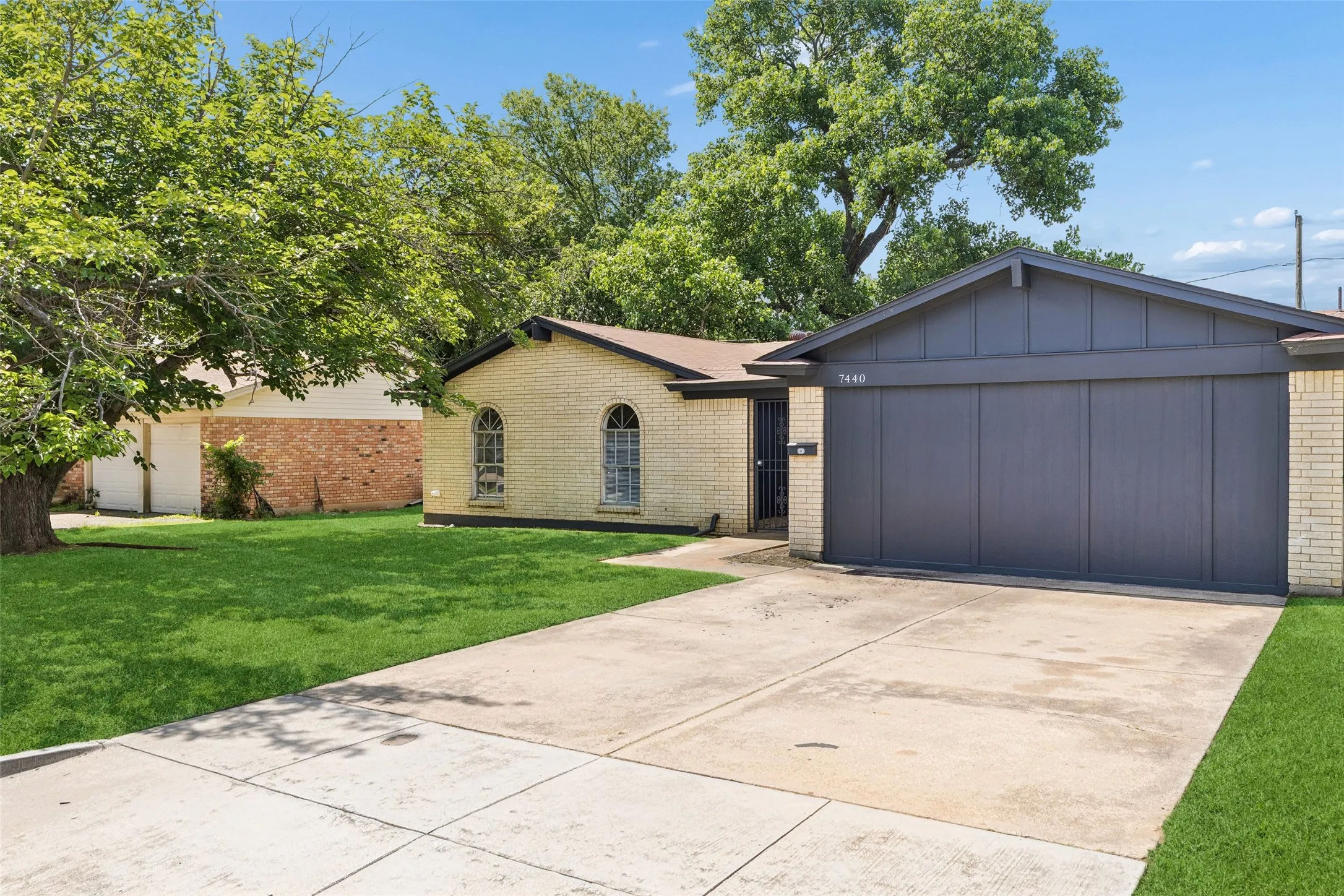 Single Family Residence For Sale in Tarrant County , 7440 Beckwood Drive, Fort Worth, Texas 76112, 4 Bedroom, 2 Bathroom, Garage spaces, 1,945 Sqft, built in 1968, mls#21362188, Real Estate Agent in Fort Worth, Homes For Sale in Tarrant county, Homes For Sale in Fort Worth, Realtor in Fort Worth Texas, Real Estate Brokerage Independent Realty Texas, Luminita Cordes Realtor