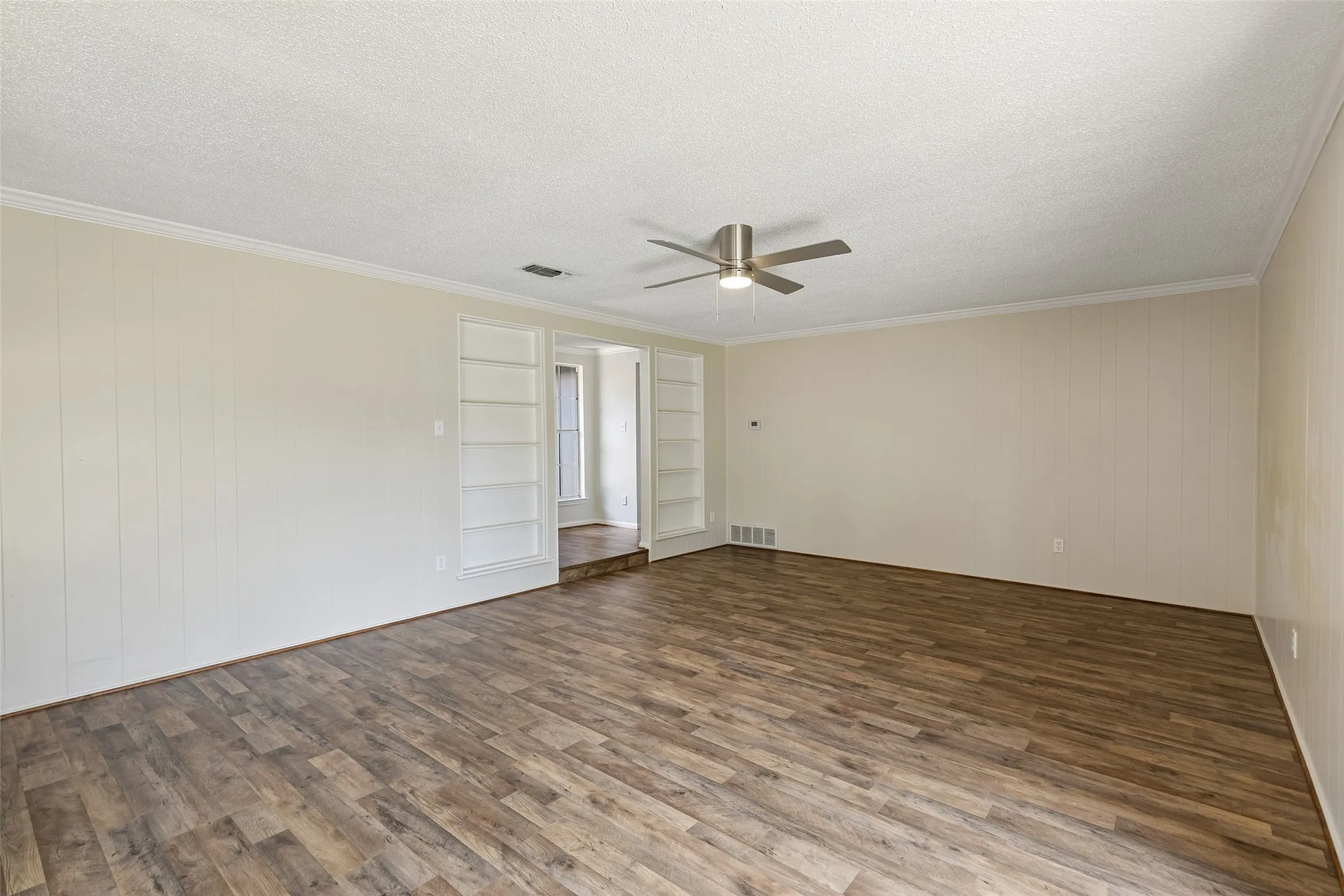 Single Family Residence For Sale in Tarrant County , 7440 Beckwood Drive, Fort Worth, Texas 76112, 4 Bedroom, 2 Bathroom, Garage spaces, 1,945 Sqft, built in 1968, mls#21362188, Real Estate Agent in Fort Worth, Homes For Sale in Tarrant county, Homes For Sale in Fort Worth, Realtor in Fort Worth Texas, Real Estate Brokerage Independent Realty Texas, Luminita Cordes Realtor