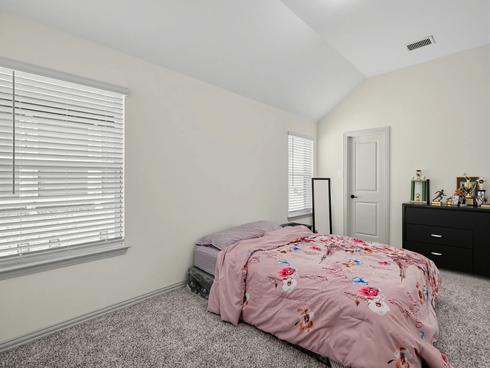Single Family Residence For Sale in Kaufman County , 1313 Cascade Lane, Forney, Texas 75126, 5 Bedroom, 3 Bathroom, 2 Garage spaces, 4,246 Sqft, built in 2022, mls#21385816, Real Estate Agent in Forney, Homes For Sale in Kaufman county, Homes For Sale in Forney, Realtor in Forney Texas, Real Estate Brokerage Independent Realty Texas, Luminita Cordes Realtor