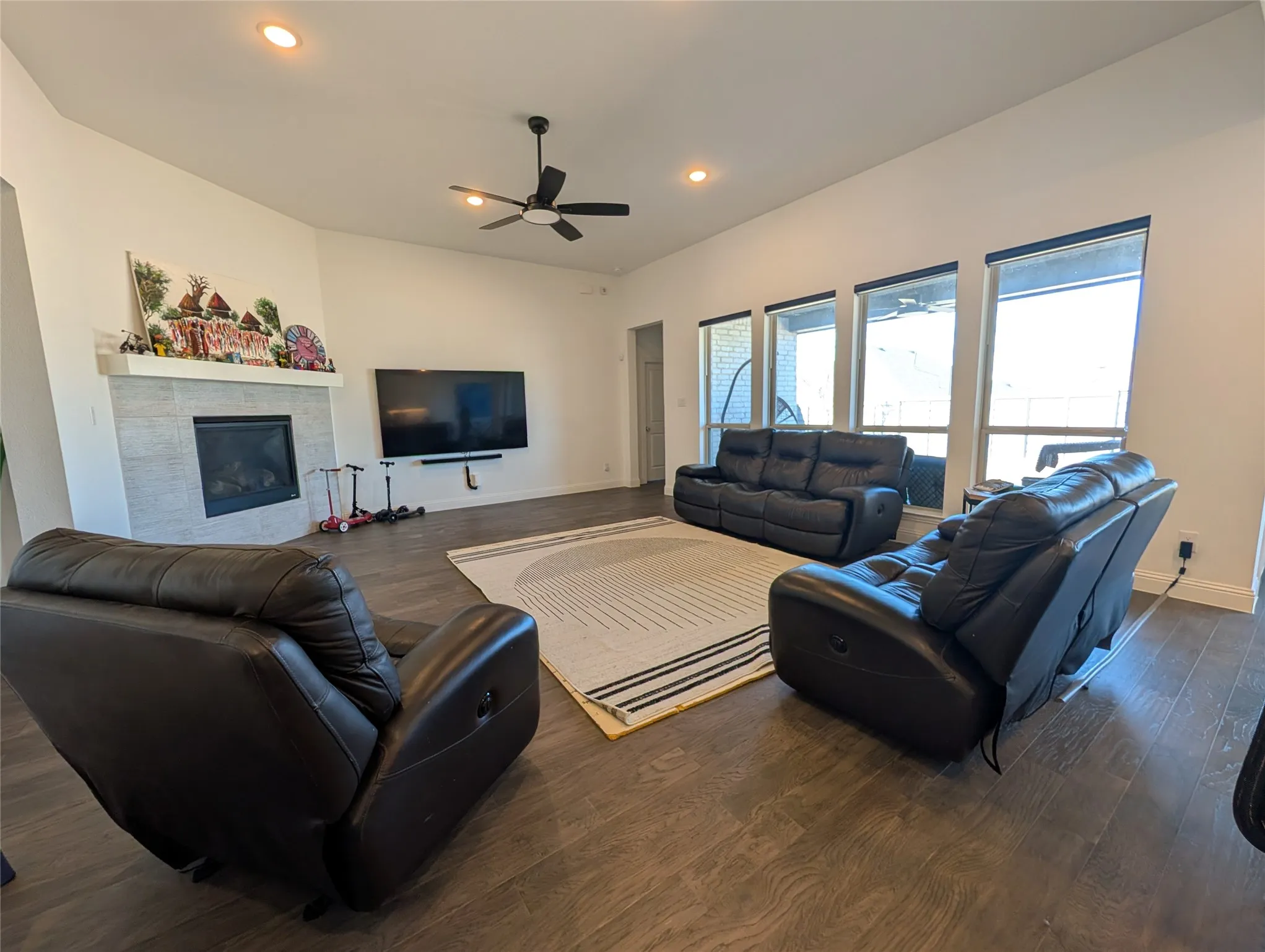 Single Family Residence For Rent in Denton County , 425 Sunnyridge Lane, Little Elm, Texas 76227, 4 Bedroom, 4 Bathroom, 2 Garage spaces, 2,655 Sqft, built in 2021, mls#21385689, Real Estate Agent in Little Elm, Homes For Rent in Denton county, Homes For Rent in Little Elm, Realtor in Little Elm Texas, Real Estate Brokerage Independent Realty Texas, Luminita Cordes Realtor