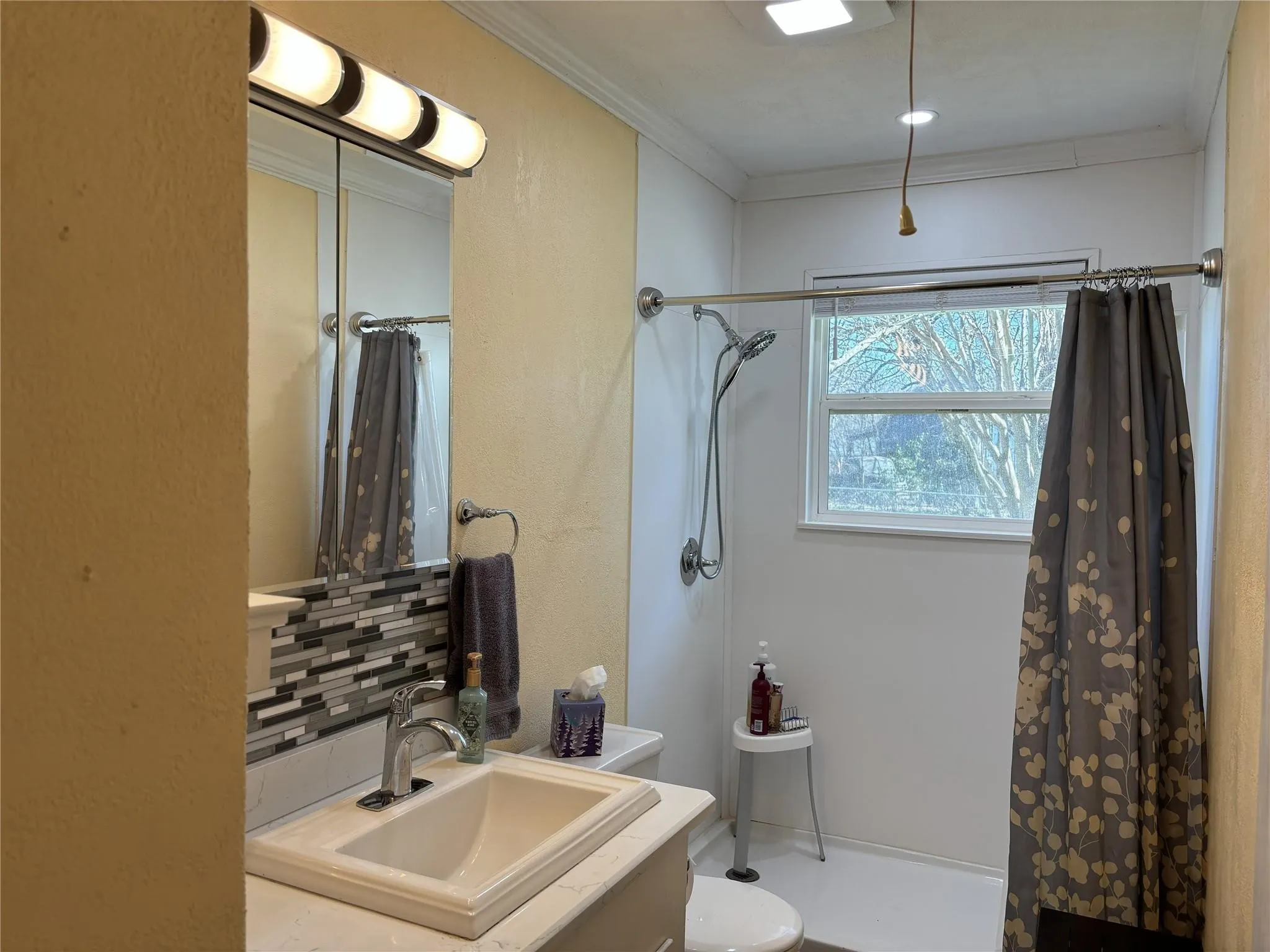 Single Family Residence For Sale in Rains County , 169 Littlefield Drive, East Tawakoni, Texas 75472, 1 Bedroom, 1 Bathroom, Garage spaces, 1,268 Sqft, built in 1974, mls#21384841, Real Estate Agent in East Tawakoni, Homes For Sale in Rains county, Homes For Sale in East Tawakoni, Realtor in East Tawakoni Texas, Real Estate Brokerage Independent Realty Texas, Luminita Cordes Realtor