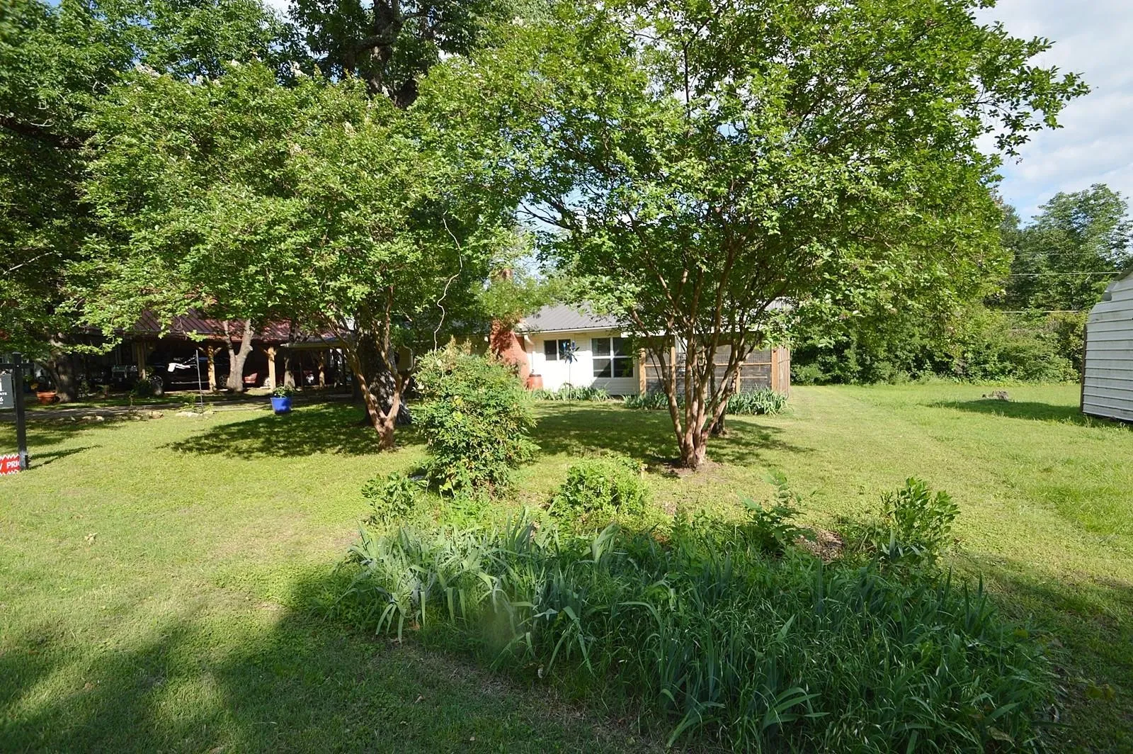 Single Family Residence For Sale in Rains County , 169 Littlefield Drive, East Tawakoni, Texas 75472, 1 Bedroom, 1 Bathroom, Garage spaces, 1,268 Sqft, built in 1974, mls#21384841, Real Estate Agent in East Tawakoni, Homes For Sale in Rains county, Homes For Sale in East Tawakoni, Realtor in East Tawakoni Texas, Real Estate Brokerage Independent Realty Texas, Luminita Cordes Realtor