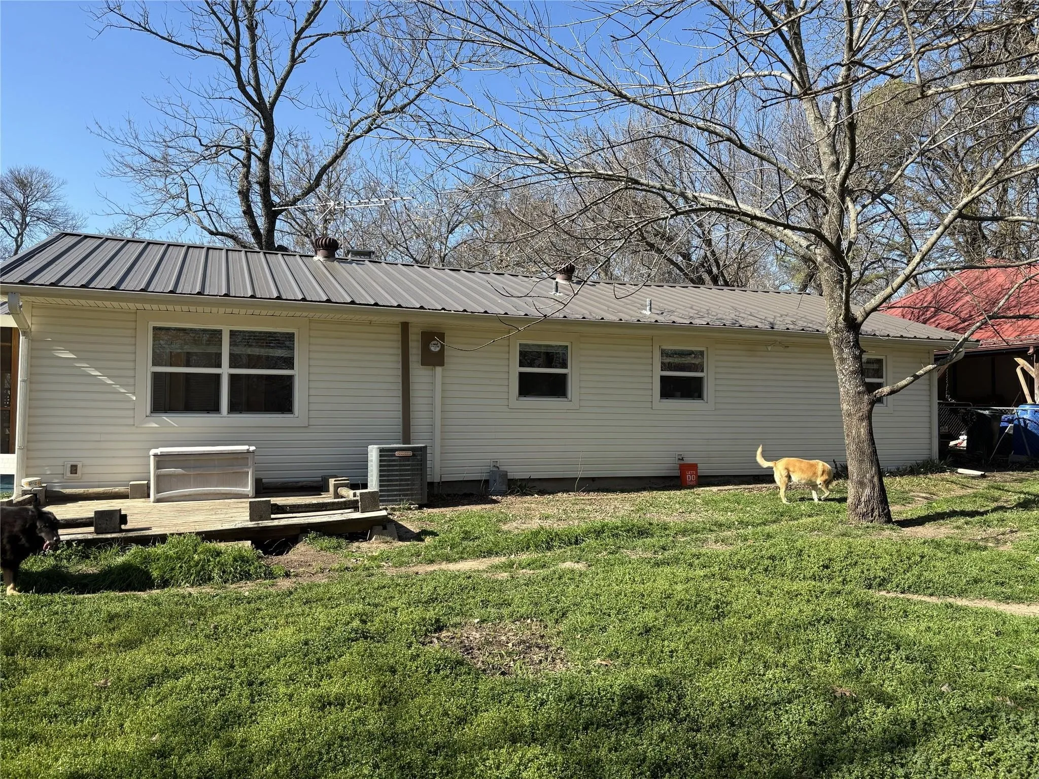 Single Family Residence For Sale in Rains County , 169 Littlefield Drive, East Tawakoni, Texas 75472, 1 Bedroom, 1 Bathroom, Garage spaces, 1,268 Sqft, built in 1974, mls#21384841, Real Estate Agent in East Tawakoni, Homes For Sale in Rains county, Homes For Sale in East Tawakoni, Realtor in East Tawakoni Texas, Real Estate Brokerage Independent Realty Texas, Luminita Cordes Realtor