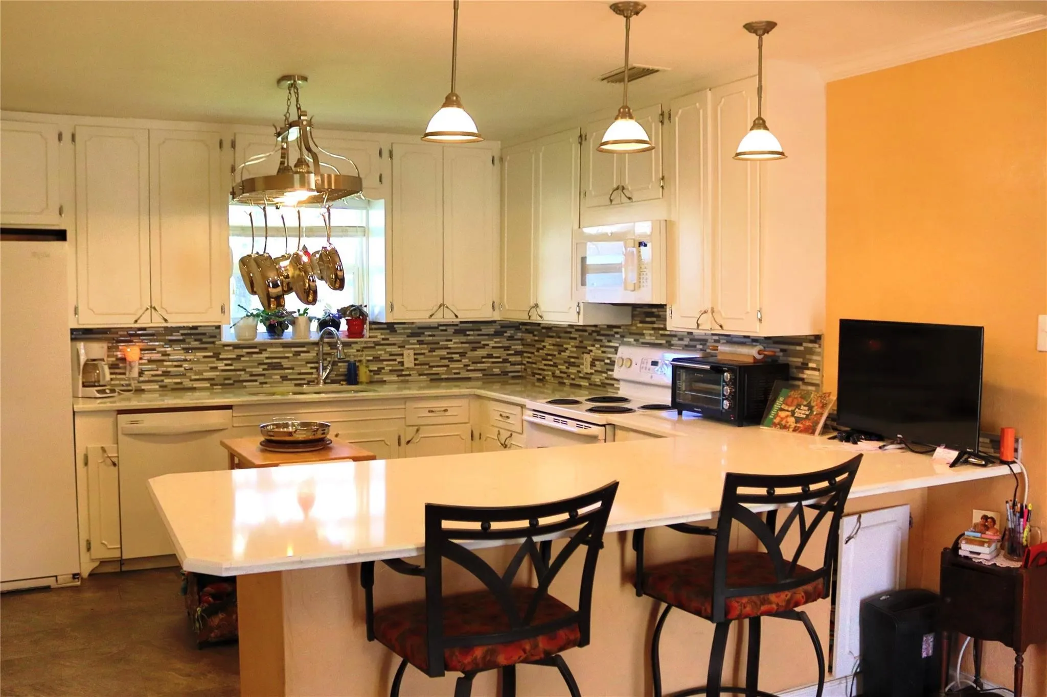 Single Family Residence For Sale in Rains County , 169 Littlefield Drive, East Tawakoni, Texas 75472, 1 Bedroom, 1 Bathroom, Garage spaces, 1,268 Sqft, built in 1974, mls#21384841, Real Estate Agent in East Tawakoni, Homes For Sale in Rains county, Homes For Sale in East Tawakoni, Realtor in East Tawakoni Texas, Real Estate Brokerage Independent Realty Texas, Luminita Cordes Realtor