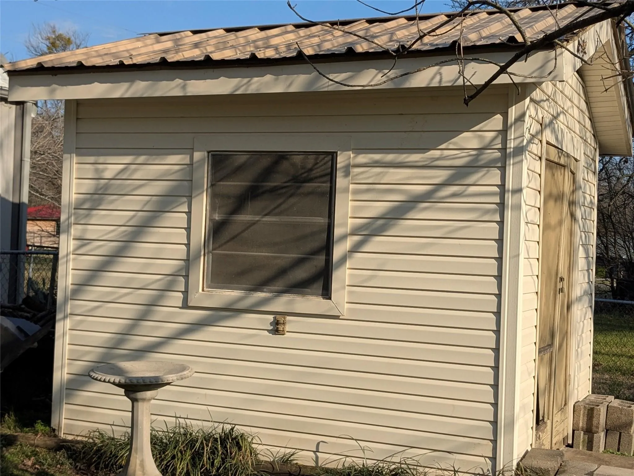 Single Family Residence For Sale in Rains County , 169 Littlefield Drive, East Tawakoni, Texas 75472, 1 Bedroom, 1 Bathroom, Garage spaces, 1,268 Sqft, built in 1974, mls#21384841, Real Estate Agent in East Tawakoni, Homes For Sale in Rains county, Homes For Sale in East Tawakoni, Realtor in East Tawakoni Texas, Real Estate Brokerage Independent Realty Texas, Luminita Cordes Realtor