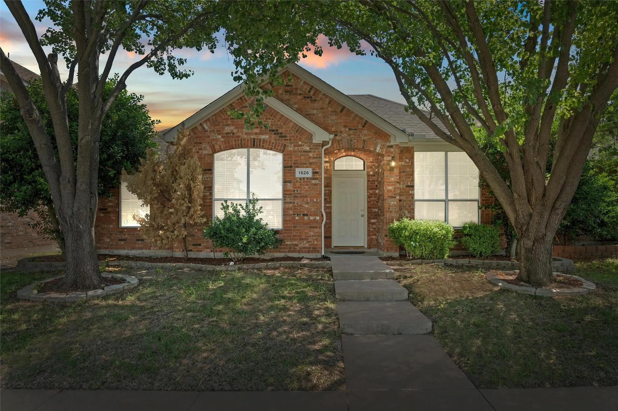 Single Family Residence For Sale in Collin County , 1526 Sugar Bush Trail, Allen, Texas 75002, 4 Bedroom, 2 Bathroom, 2 Garage spaces, 2,007 Sqft, built in 2001, mls#21386050, Real Estate Agent in Allen, Homes For Sale in Collin county, Homes For Sale in Allen, Realtor in Allen Texas, Real Estate Brokerage Independent Realty Texas, Luminita Cordes Realtor