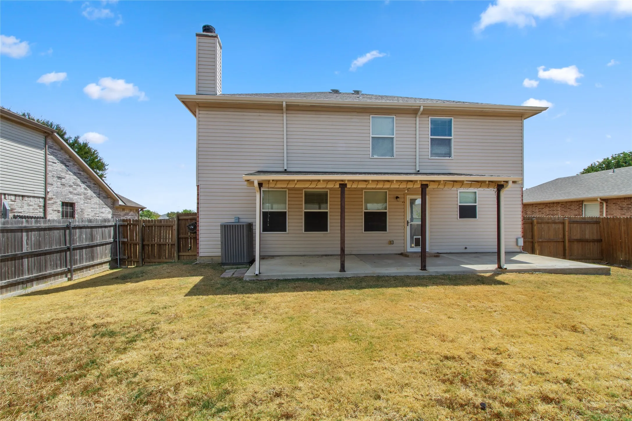 Single Family Residence For Sale in Johnson County , 1312 Erin Court, Burleson, Texas 76028, 4 Bedroom, 3 Bathroom, 2 Garage spaces, 2,320 Sqft, built in 2006, mls#21385175, Real Estate Agent in Burleson, Homes For Sale in Johnson county, Homes For Sale in Burleson, Realtor in Burleson Texas, Real Estate Brokerage Independent Realty Texas, Luminita Cordes Realtor