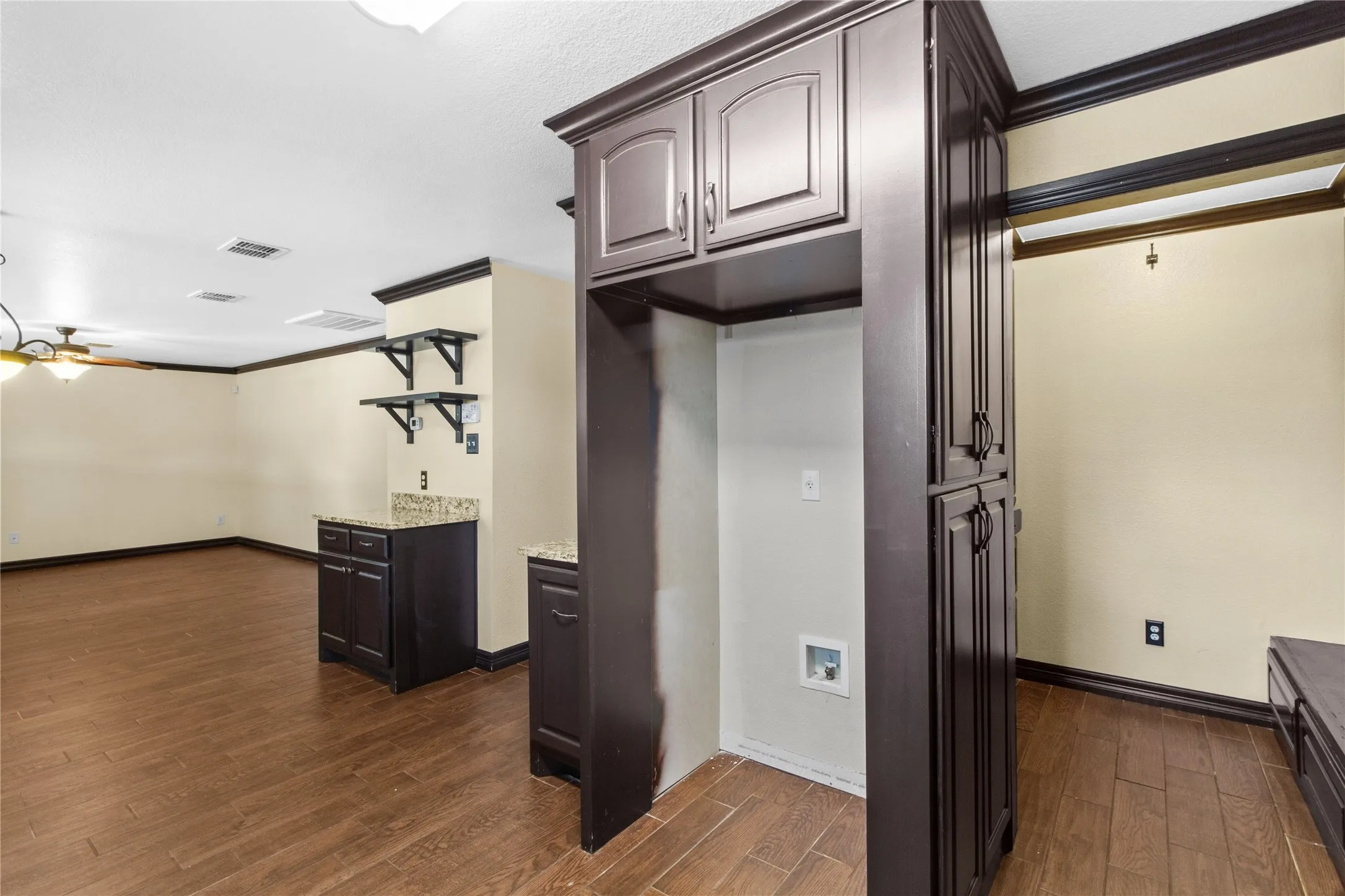 Single Family Residence For Sale in Johnson County , 1312 Erin Court, Burleson, Texas 76028, 4 Bedroom, 3 Bathroom, 2 Garage spaces, 2,320 Sqft, built in 2006, mls#21385175, Real Estate Agent in Burleson, Homes For Sale in Johnson county, Homes For Sale in Burleson, Realtor in Burleson Texas, Real Estate Brokerage Independent Realty Texas, Luminita Cordes Realtor