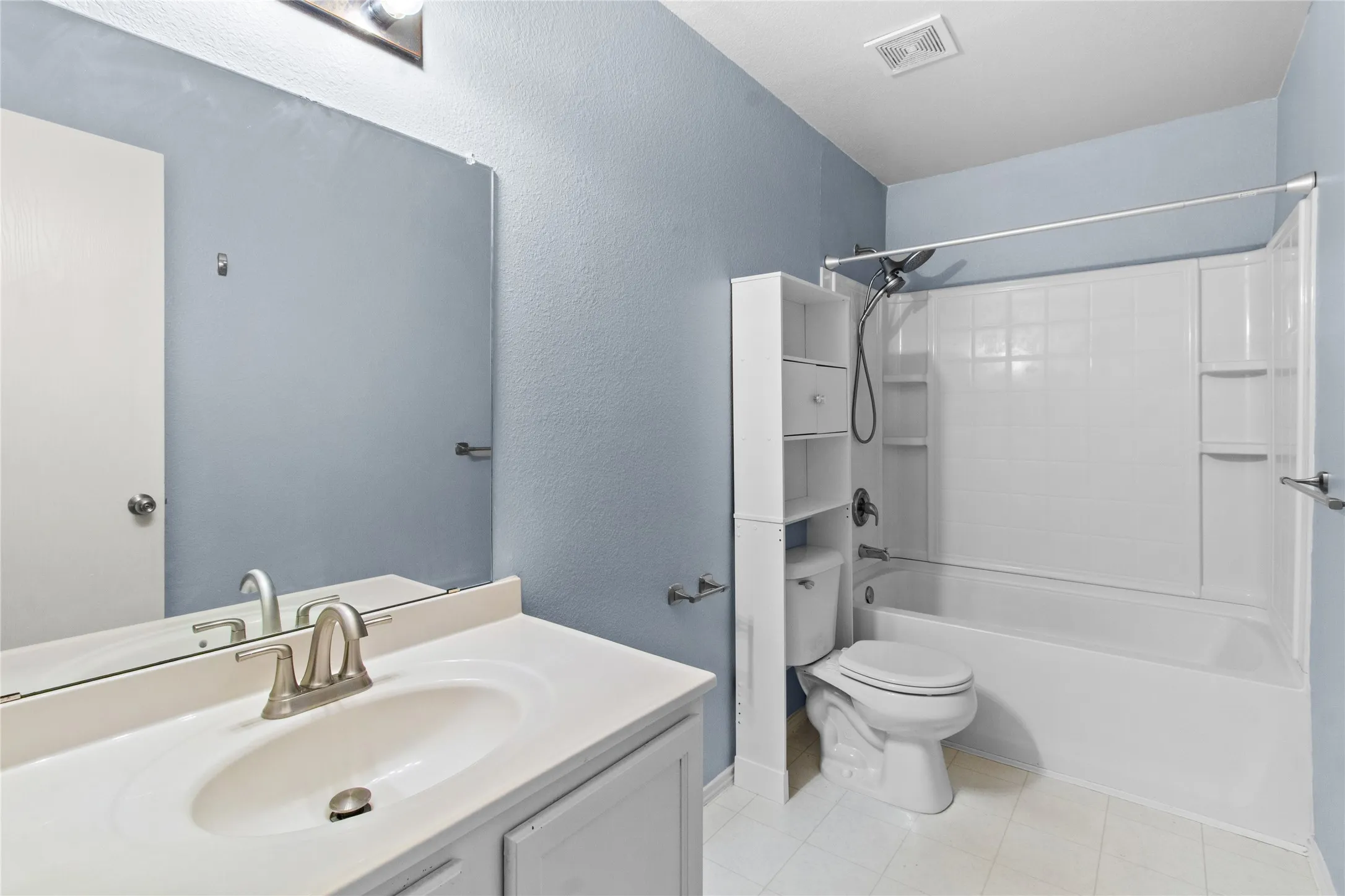 Single Family Residence For Sale in Johnson County , 1312 Erin Court, Burleson, Texas 76028, 4 Bedroom, 3 Bathroom, 2 Garage spaces, 2,320 Sqft, built in 2006, mls#21385175, Real Estate Agent in Burleson, Homes For Sale in Johnson county, Homes For Sale in Burleson, Realtor in Burleson Texas, Real Estate Brokerage Independent Realty Texas, Luminita Cordes Realtor