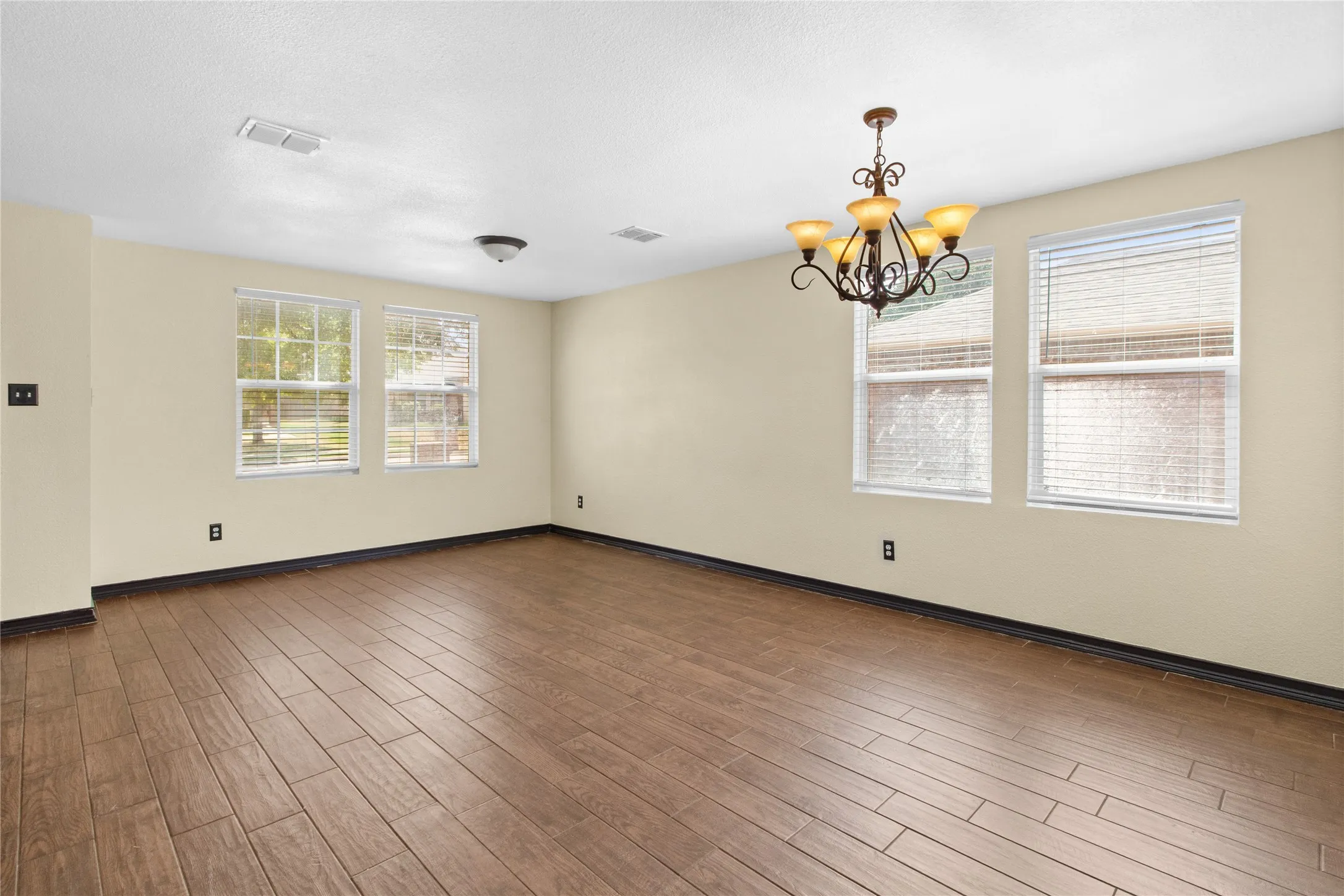 Single Family Residence For Sale in Johnson County , 1312 Erin Court, Burleson, Texas 76028, 4 Bedroom, 3 Bathroom, 2 Garage spaces, 2,320 Sqft, built in 2006, mls#21385175, Real Estate Agent in Burleson, Homes For Sale in Johnson county, Homes For Sale in Burleson, Realtor in Burleson Texas, Real Estate Brokerage Independent Realty Texas, Luminita Cordes Realtor