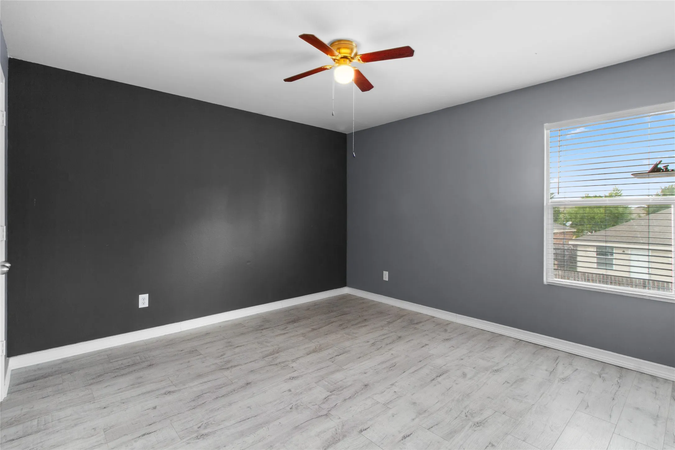 Single Family Residence For Sale in Johnson County , 1312 Erin Court, Burleson, Texas 76028, 4 Bedroom, 3 Bathroom, 2 Garage spaces, 2,320 Sqft, built in 2006, mls#21385175, Real Estate Agent in Burleson, Homes For Sale in Johnson county, Homes For Sale in Burleson, Realtor in Burleson Texas, Real Estate Brokerage Independent Realty Texas, Luminita Cordes Realtor