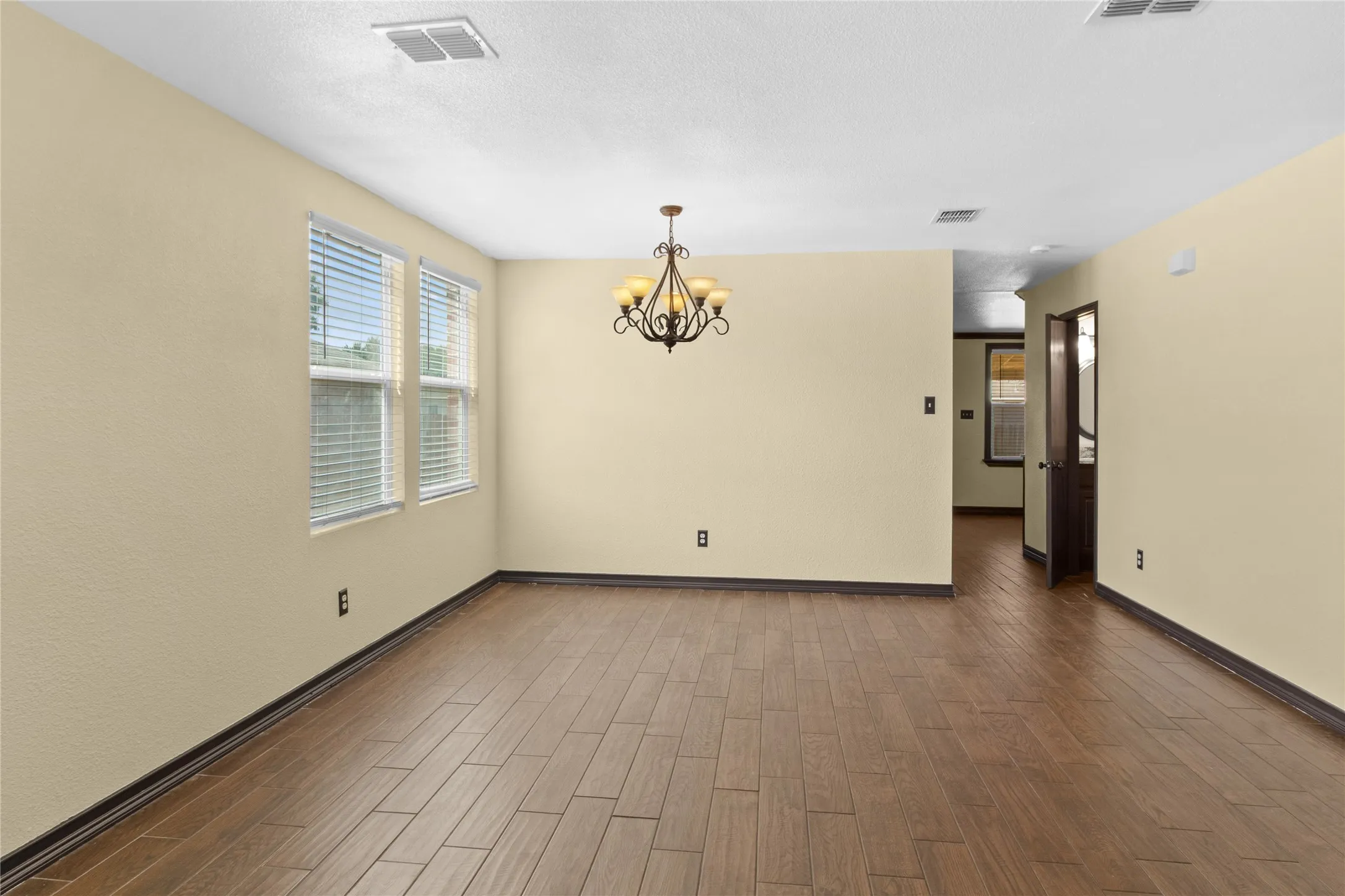 Single Family Residence For Sale in Johnson County , 1312 Erin Court, Burleson, Texas 76028, 4 Bedroom, 3 Bathroom, 2 Garage spaces, 2,320 Sqft, built in 2006, mls#21385175, Real Estate Agent in Burleson, Homes For Sale in Johnson county, Homes For Sale in Burleson, Realtor in Burleson Texas, Real Estate Brokerage Independent Realty Texas, Luminita Cordes Realtor