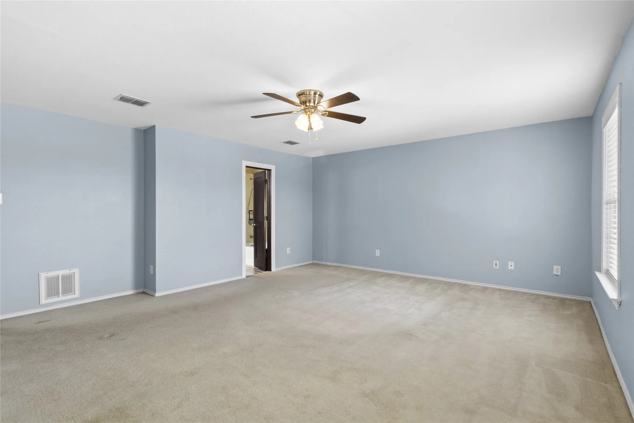 Single Family Residence For Sale in Johnson County , 1312 Erin Court, Burleson, Texas 76028, 4 Bedroom, 3 Bathroom, 2 Garage spaces, 2,320 Sqft, built in 2006, mls#21385175, Real Estate Agent in Burleson, Homes For Sale in Johnson county, Homes For Sale in Burleson, Realtor in Burleson Texas, Real Estate Brokerage Independent Realty Texas, Luminita Cordes Realtor