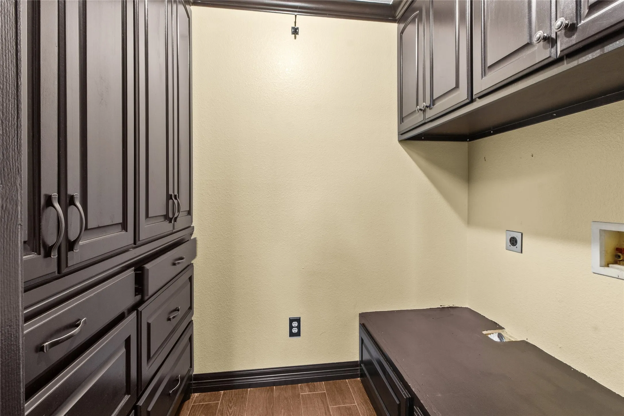 Single Family Residence For Sale in Johnson County , 1312 Erin Court, Burleson, Texas 76028, 4 Bedroom, 3 Bathroom, 2 Garage spaces, 2,320 Sqft, built in 2006, mls#21385175, Real Estate Agent in Burleson, Homes For Sale in Johnson county, Homes For Sale in Burleson, Realtor in Burleson Texas, Real Estate Brokerage Independent Realty Texas, Luminita Cordes Realtor