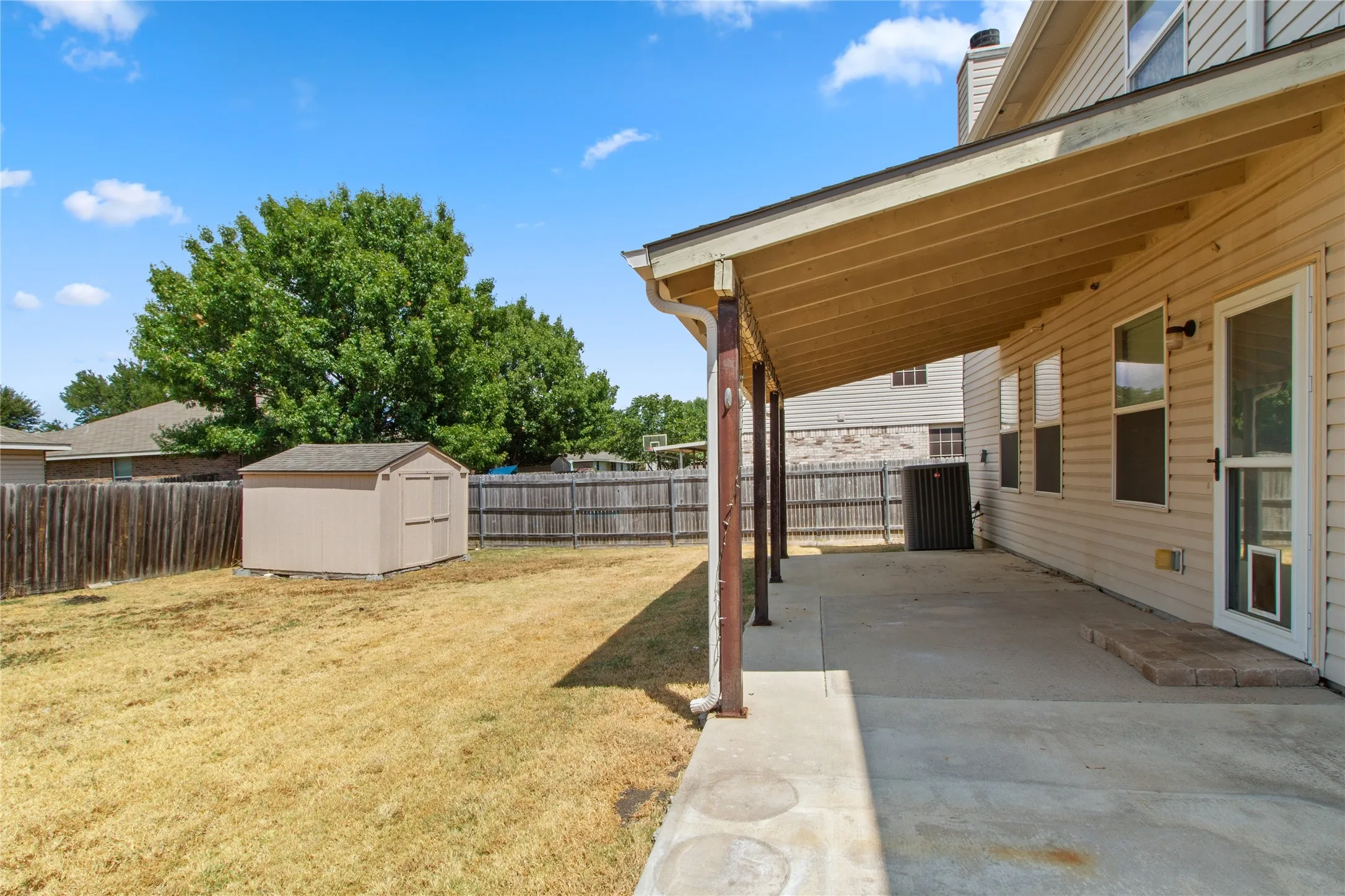 Single Family Residence For Sale in Johnson County , 1312 Erin Court, Burleson, Texas 76028, 4 Bedroom, 3 Bathroom, 2 Garage spaces, 2,320 Sqft, built in 2006, mls#21385175, Real Estate Agent in Burleson, Homes For Sale in Johnson county, Homes For Sale in Burleson, Realtor in Burleson Texas, Real Estate Brokerage Independent Realty Texas, Luminita Cordes Realtor