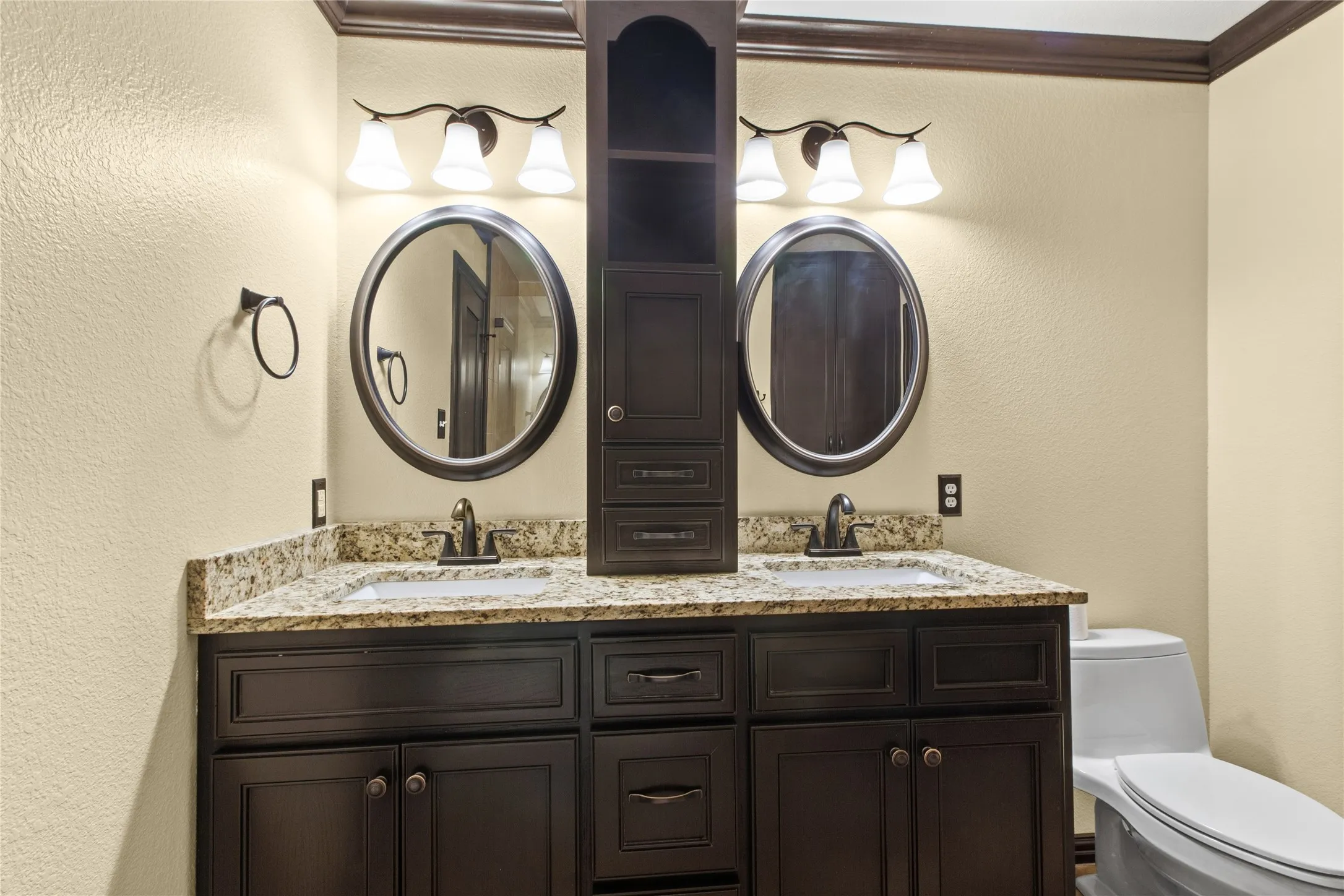 Single Family Residence For Sale in Johnson County , 1312 Erin Court, Burleson, Texas 76028, 4 Bedroom, 3 Bathroom, 2 Garage spaces, 2,320 Sqft, built in 2006, mls#21385175, Real Estate Agent in Burleson, Homes For Sale in Johnson county, Homes For Sale in Burleson, Realtor in Burleson Texas, Real Estate Brokerage Independent Realty Texas, Luminita Cordes Realtor