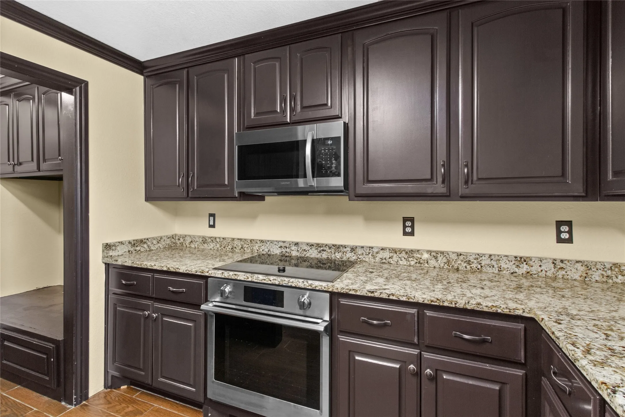 Single Family Residence For Sale in Johnson County , 1312 Erin Court, Burleson, Texas 76028, 4 Bedroom, 3 Bathroom, 2 Garage spaces, 2,320 Sqft, built in 2006, mls#21385175, Real Estate Agent in Burleson, Homes For Sale in Johnson county, Homes For Sale in Burleson, Realtor in Burleson Texas, Real Estate Brokerage Independent Realty Texas, Luminita Cordes Realtor