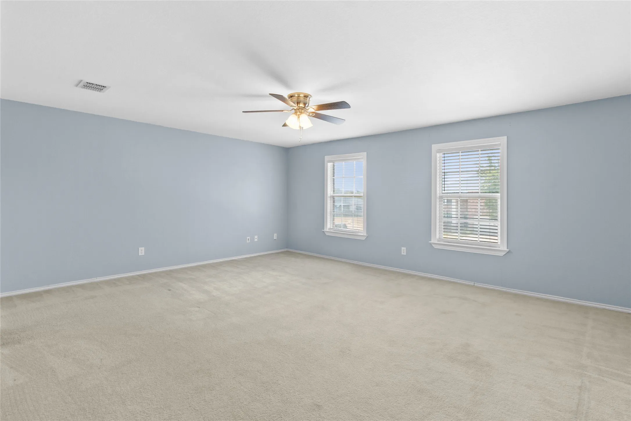 Single Family Residence For Sale in Johnson County , 1312 Erin Court, Burleson, Texas 76028, 4 Bedroom, 3 Bathroom, 2 Garage spaces, 2,320 Sqft, built in 2006, mls#21385175, Real Estate Agent in Burleson, Homes For Sale in Johnson county, Homes For Sale in Burleson, Realtor in Burleson Texas, Real Estate Brokerage Independent Realty Texas, Luminita Cordes Realtor