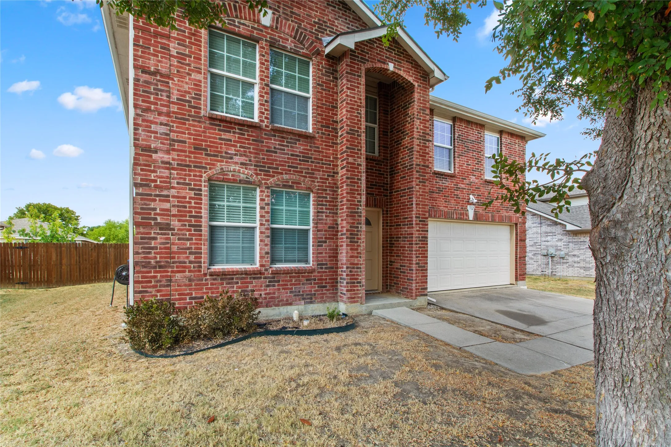 Single Family Residence For Sale in Johnson County , 1312 Erin Court, Burleson, Texas 76028, 4 Bedroom, 3 Bathroom, 2 Garage spaces, 2,320 Sqft, built in 2006, mls#21385175, Real Estate Agent in Burleson, Homes For Sale in Johnson county, Homes For Sale in Burleson, Realtor in Burleson Texas, Real Estate Brokerage Independent Realty Texas, Luminita Cordes Realtor