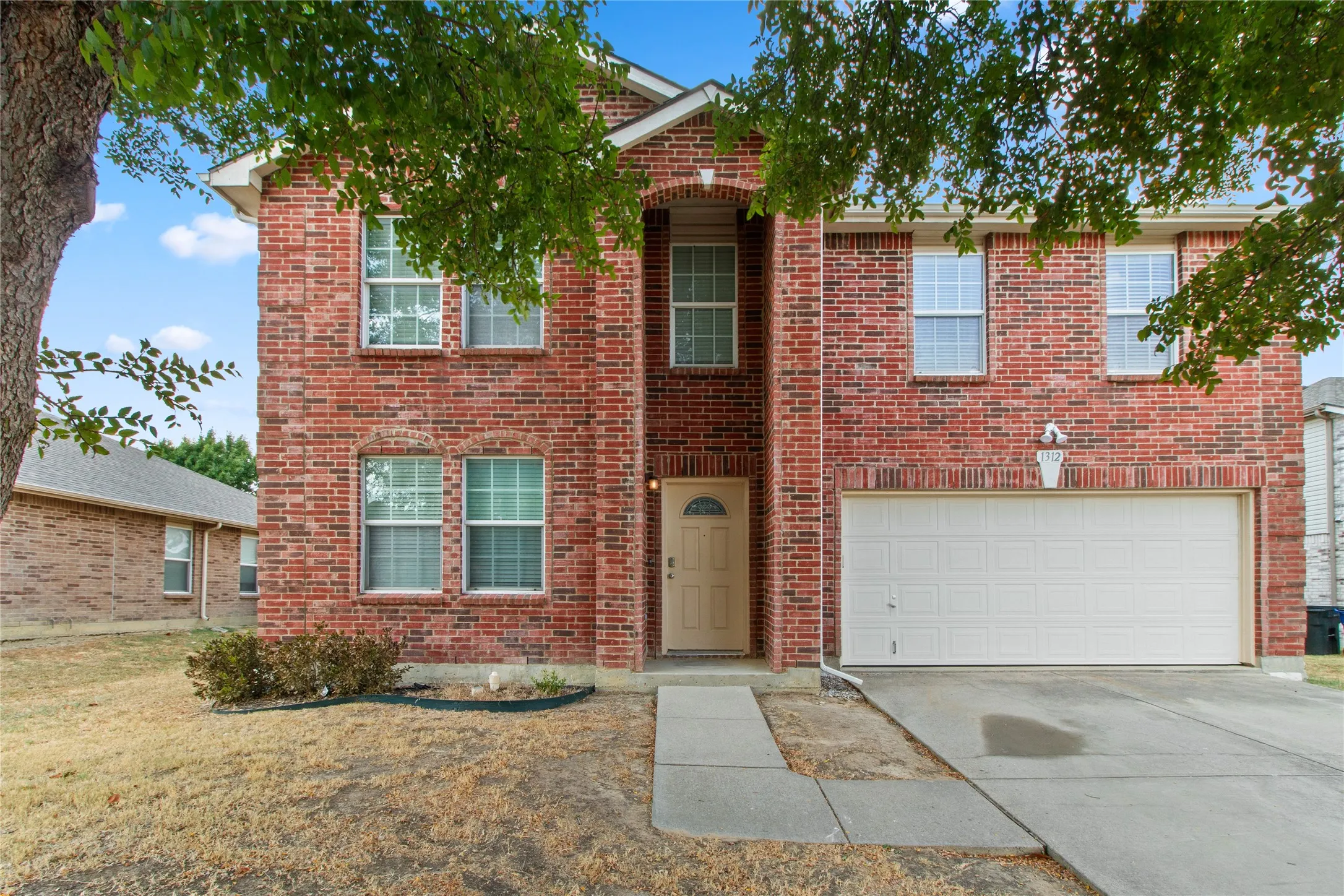Single Family Residence For Sale in Johnson County , 1312 Erin Court, Burleson, Texas 76028, 4 Bedroom, 3 Bathroom, 2 Garage spaces, 2,320 Sqft, built in 2006, mls#21385175, Real Estate Agent in Burleson, Homes For Sale in Johnson county, Homes For Sale in Burleson, Realtor in Burleson Texas, Real Estate Brokerage Independent Realty Texas, Luminita Cordes Realtor