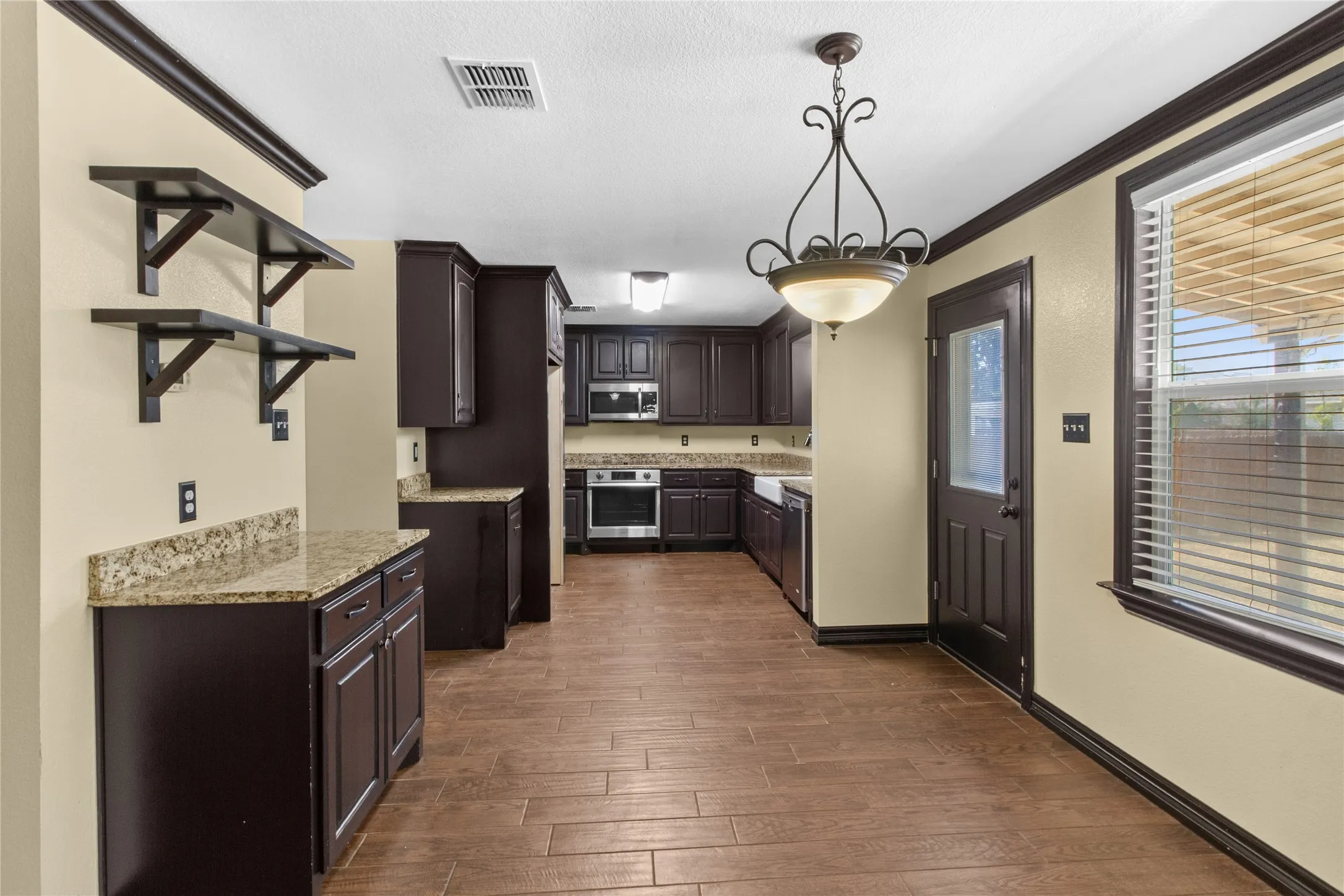 Single Family Residence For Sale in Johnson County , 1312 Erin Court, Burleson, Texas 76028, 4 Bedroom, 3 Bathroom, 2 Garage spaces, 2,320 Sqft, built in 2006, mls#21385175, Real Estate Agent in Burleson, Homes For Sale in Johnson county, Homes For Sale in Burleson, Realtor in Burleson Texas, Real Estate Brokerage Independent Realty Texas, Luminita Cordes Realtor