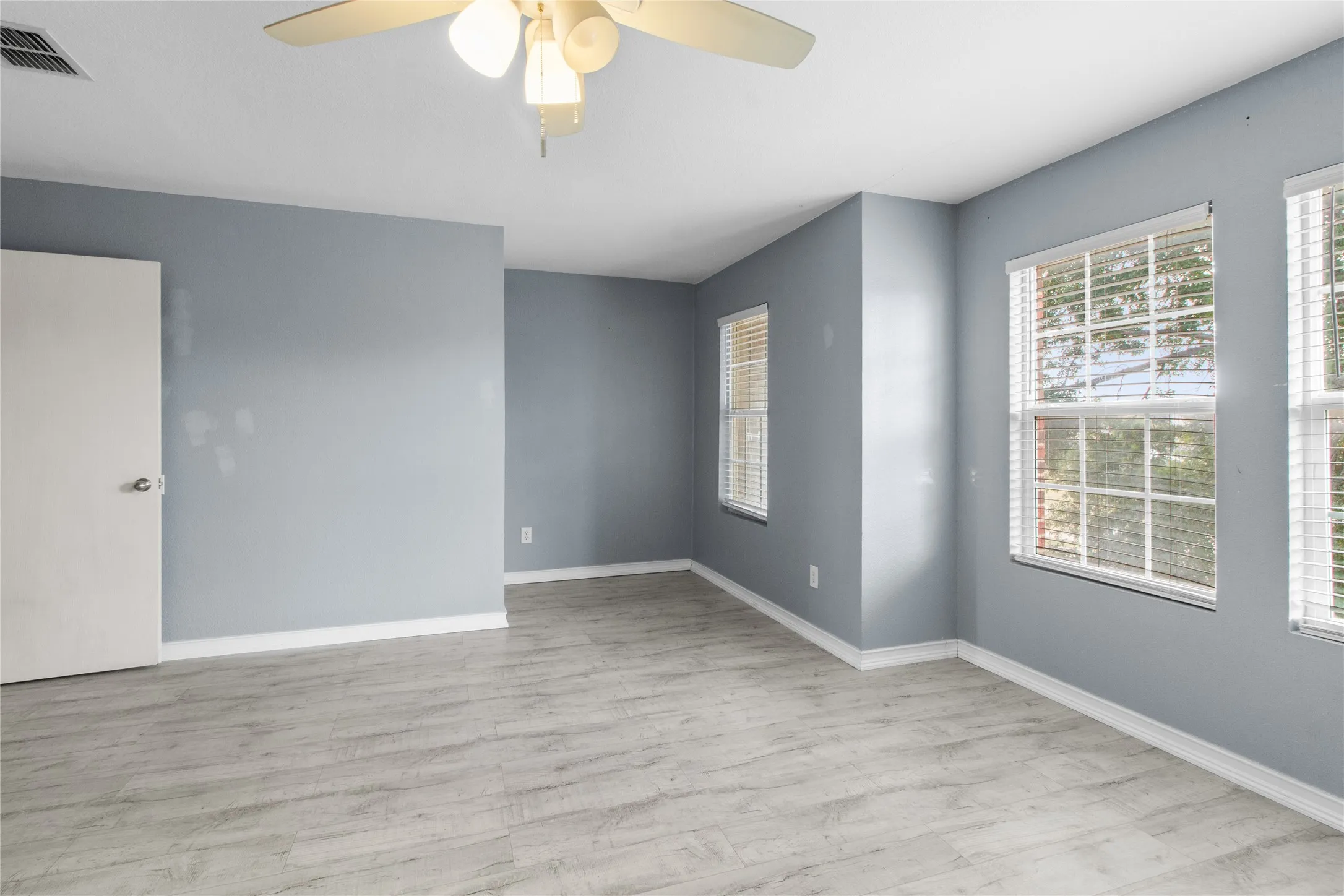 Single Family Residence For Sale in Johnson County , 1312 Erin Court, Burleson, Texas 76028, 4 Bedroom, 3 Bathroom, 2 Garage spaces, 2,320 Sqft, built in 2006, mls#21385175, Real Estate Agent in Burleson, Homes For Sale in Johnson county, Homes For Sale in Burleson, Realtor in Burleson Texas, Real Estate Brokerage Independent Realty Texas, Luminita Cordes Realtor
