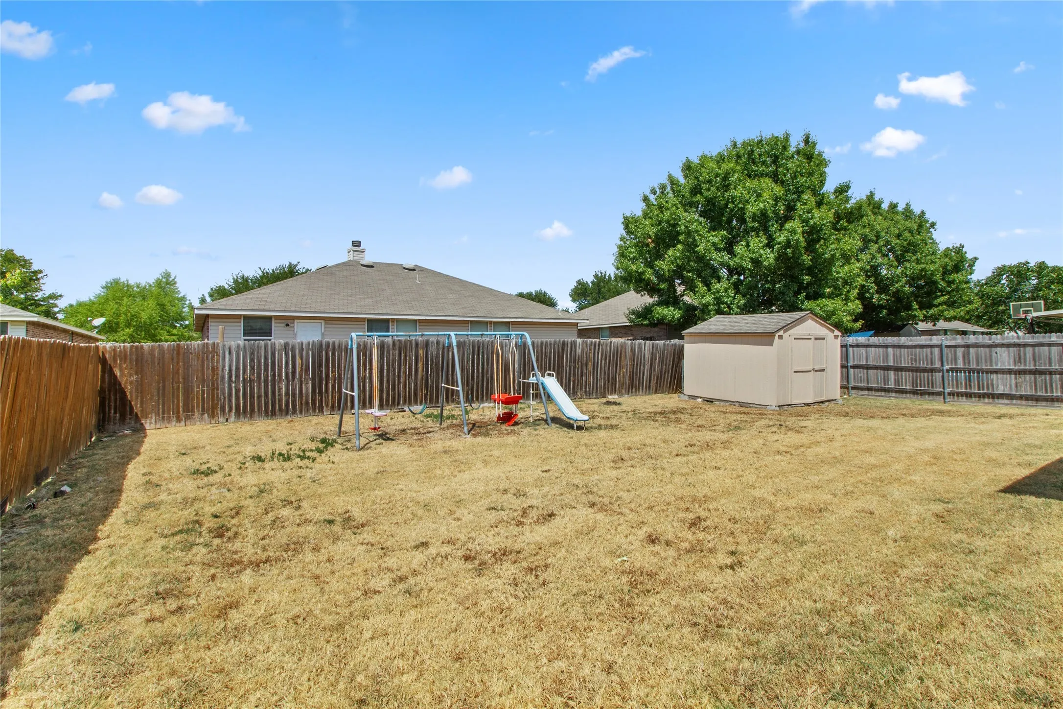 Single Family Residence For Sale in Johnson County , 1312 Erin Court, Burleson, Texas 76028, 4 Bedroom, 3 Bathroom, 2 Garage spaces, 2,320 Sqft, built in 2006, mls#21385175, Real Estate Agent in Burleson, Homes For Sale in Johnson county, Homes For Sale in Burleson, Realtor in Burleson Texas, Real Estate Brokerage Independent Realty Texas, Luminita Cordes Realtor