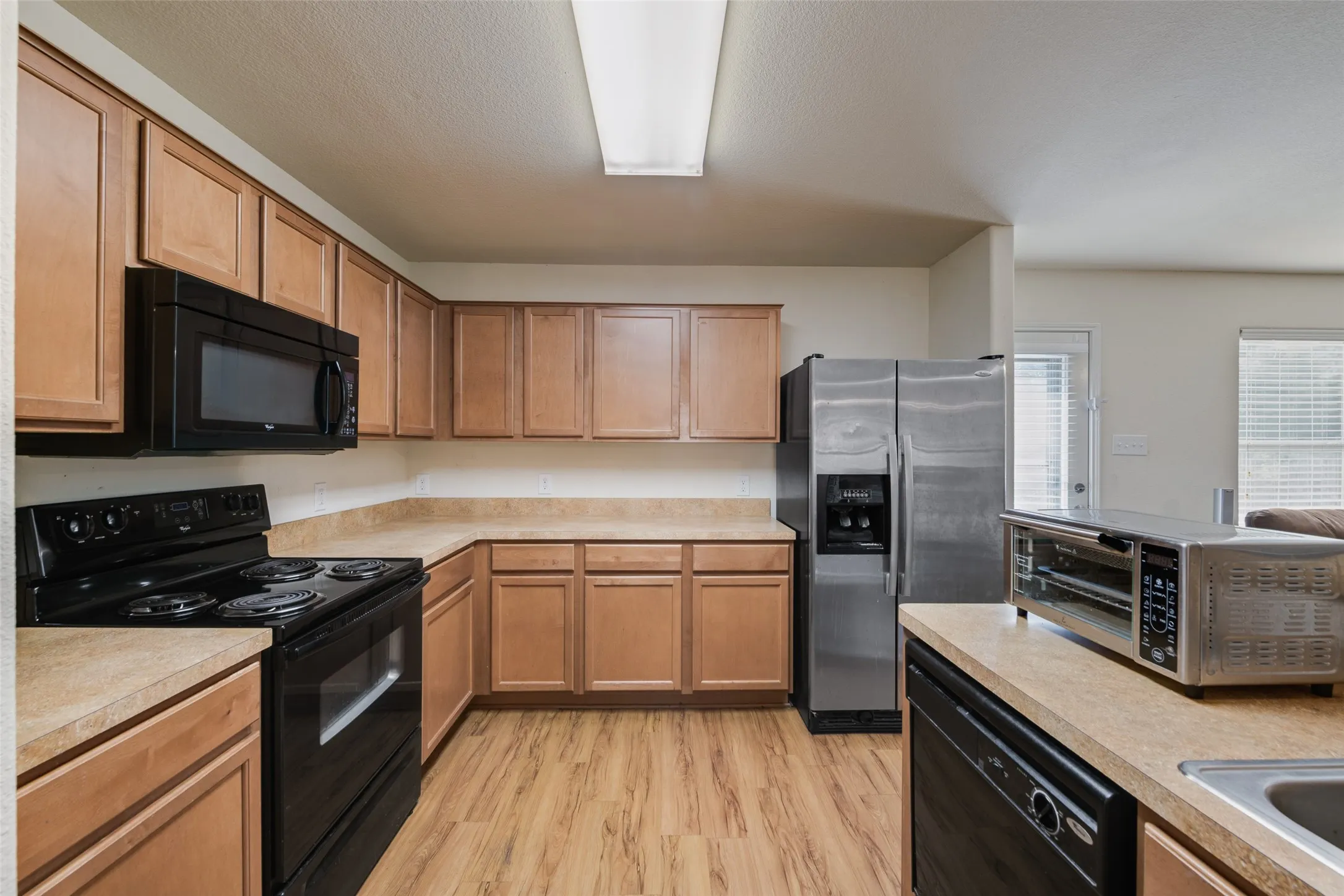 Townhouse For Rent in Tarrant County , 7408 Lazy Spur Boulevard, Fort Worth, Texas 76131, 3 Bedroom, 3 Bathroom, 2 Garage spaces, 1,653 Sqft, built in 2010, mls#21382702, Real Estate Agent in Fort Worth, Homes For Rent in Tarrant county, Homes For Rent in Fort Worth, Realtor in Fort Worth Texas, Real Estate Brokerage Independent Realty Texas, Luminita Cordes Realtor