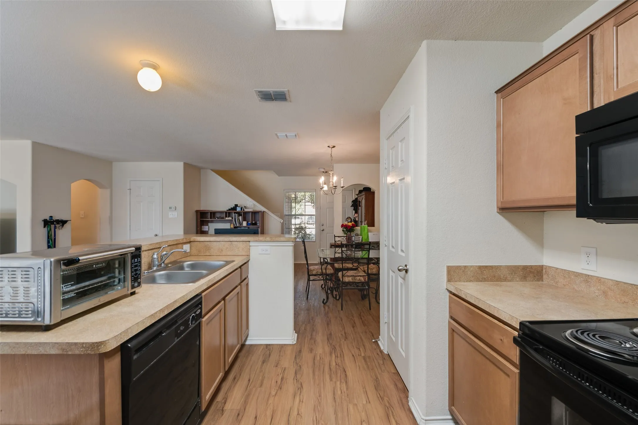 Townhouse For Rent in Tarrant County , 7408 Lazy Spur Boulevard, Fort Worth, Texas 76131, 3 Bedroom, 3 Bathroom, 2 Garage spaces, 1,653 Sqft, built in 2010, mls#21382702, Real Estate Agent in Fort Worth, Homes For Rent in Tarrant county, Homes For Rent in Fort Worth, Realtor in Fort Worth Texas, Real Estate Brokerage Independent Realty Texas, Luminita Cordes Realtor