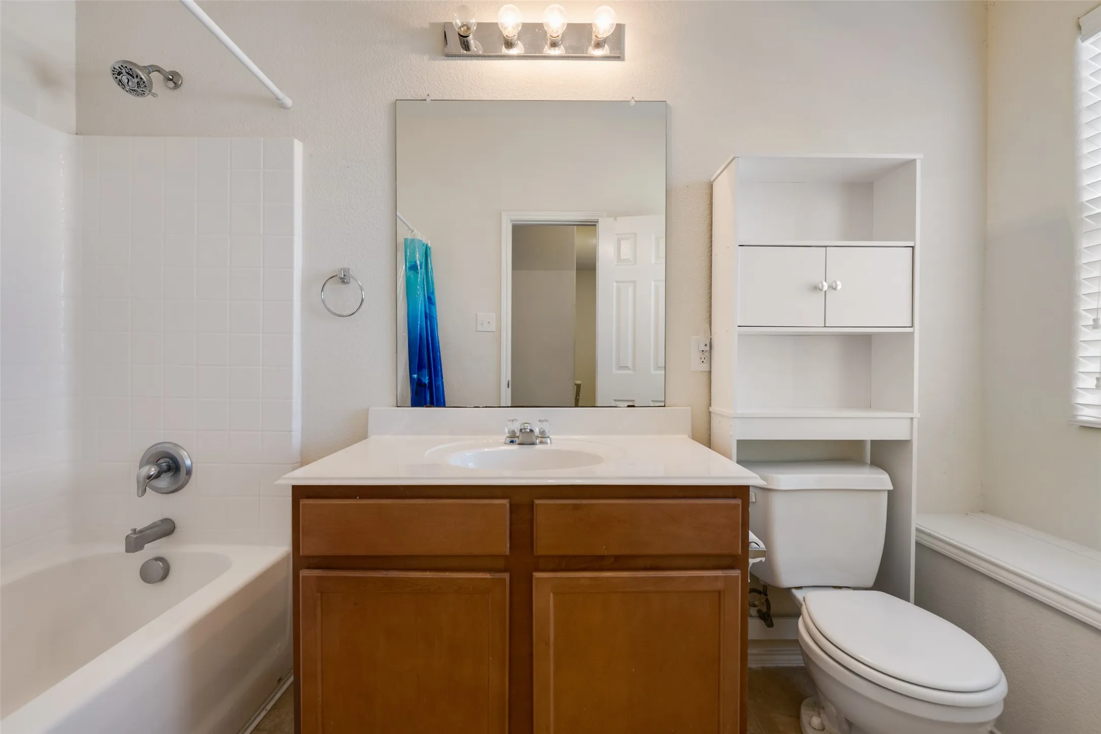 Townhouse For Rent in Tarrant County , 7408 Lazy Spur Boulevard, Fort Worth, Texas 76131, 3 Bedroom, 3 Bathroom, 2 Garage spaces, 1,653 Sqft, built in 2010, mls#21382702, Real Estate Agent in Fort Worth, Homes For Rent in Tarrant county, Homes For Rent in Fort Worth, Realtor in Fort Worth Texas, Real Estate Brokerage Independent Realty Texas, Luminita Cordes Realtor