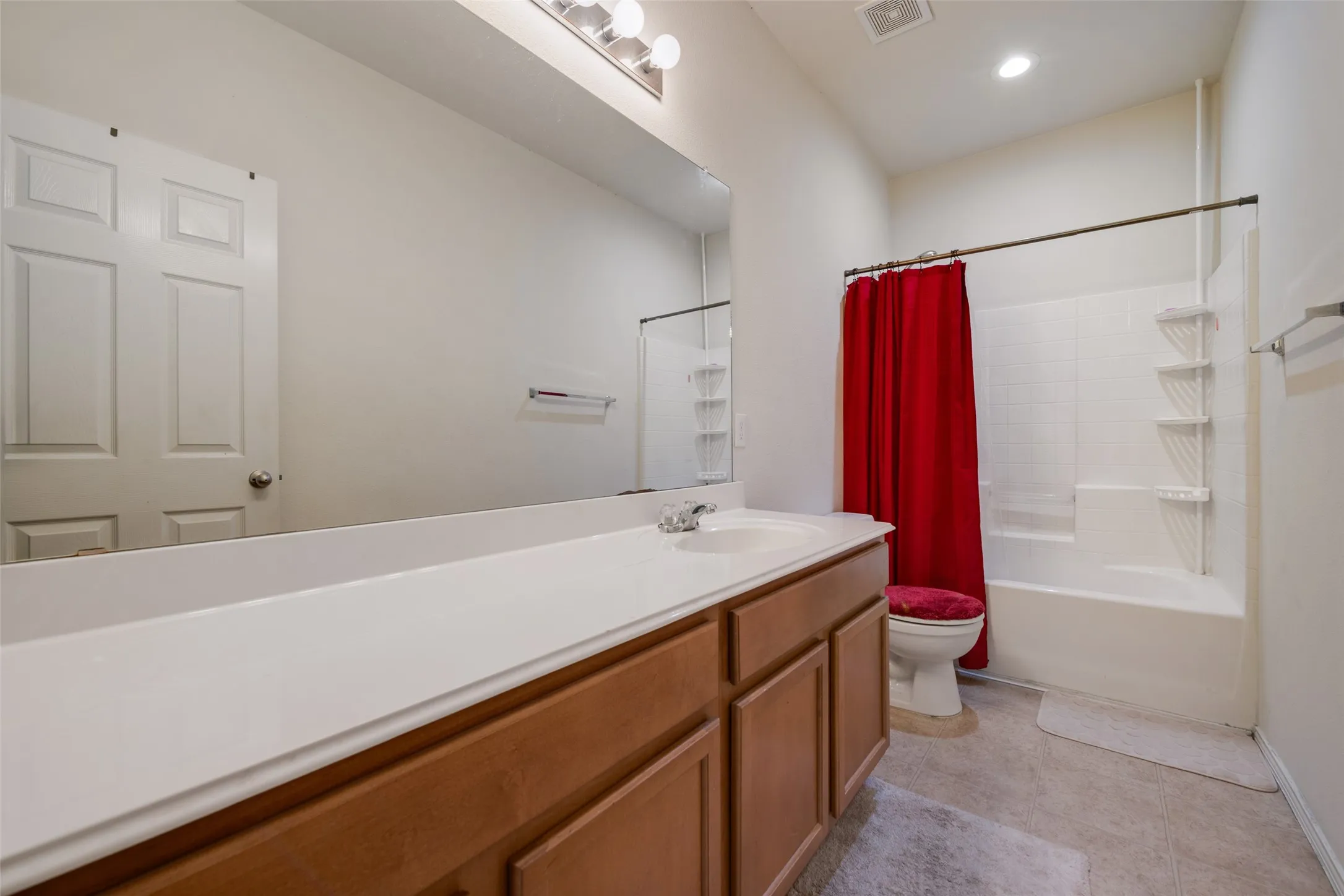 Townhouse For Rent in Tarrant County , 7408 Lazy Spur Boulevard, Fort Worth, Texas 76131, 3 Bedroom, 3 Bathroom, 2 Garage spaces, 1,653 Sqft, built in 2010, mls#21382702, Real Estate Agent in Fort Worth, Homes For Rent in Tarrant county, Homes For Rent in Fort Worth, Realtor in Fort Worth Texas, Real Estate Brokerage Independent Realty Texas, Luminita Cordes Realtor