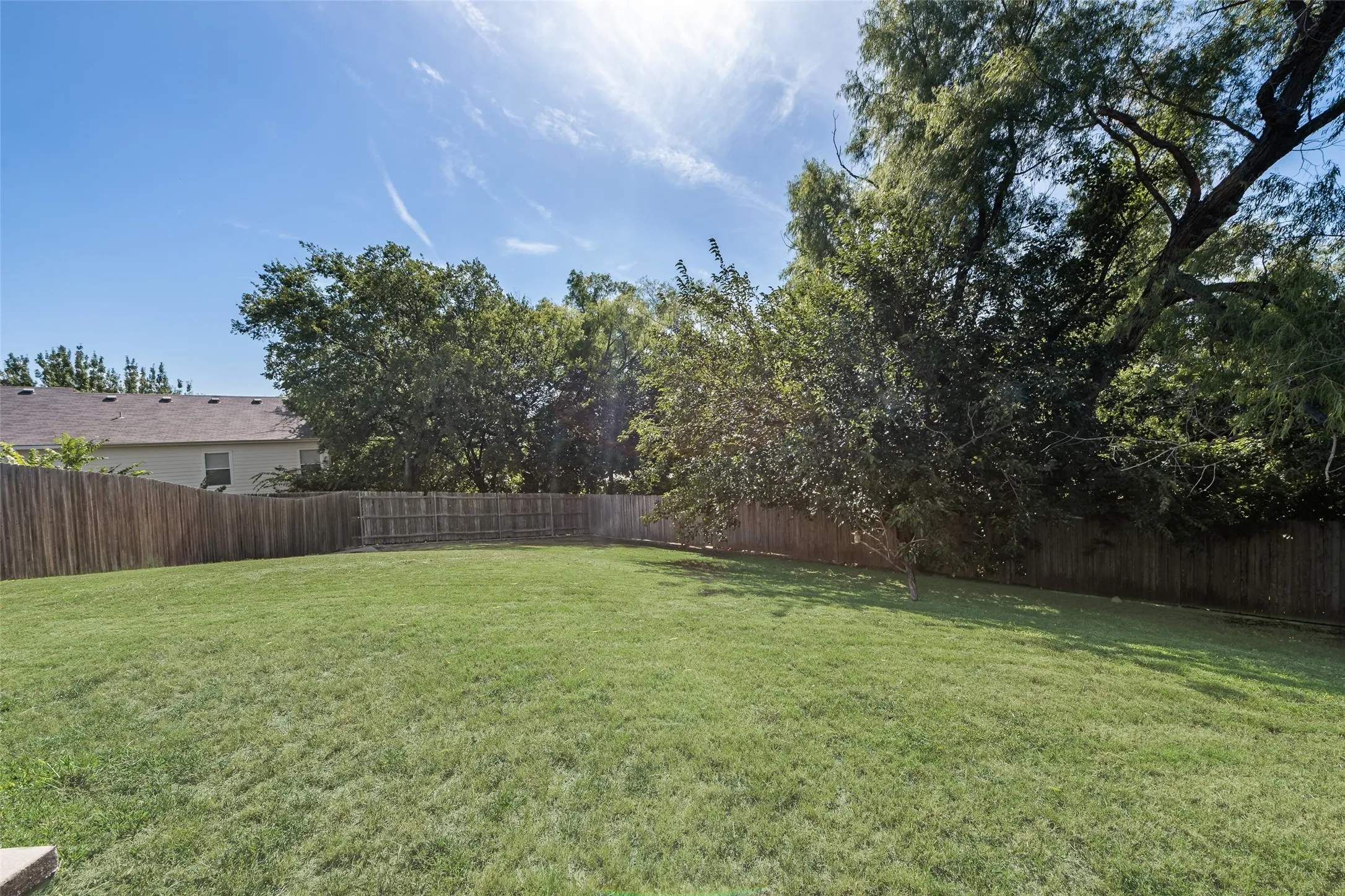 Townhouse For Rent in Tarrant County , 7408 Lazy Spur Boulevard, Fort Worth, Texas 76131, 3 Bedroom, 3 Bathroom, 2 Garage spaces, 1,653 Sqft, built in 2010, mls#21382702, Real Estate Agent in Fort Worth, Homes For Rent in Tarrant county, Homes For Rent in Fort Worth, Realtor in Fort Worth Texas, Real Estate Brokerage Independent Realty Texas, Luminita Cordes Realtor