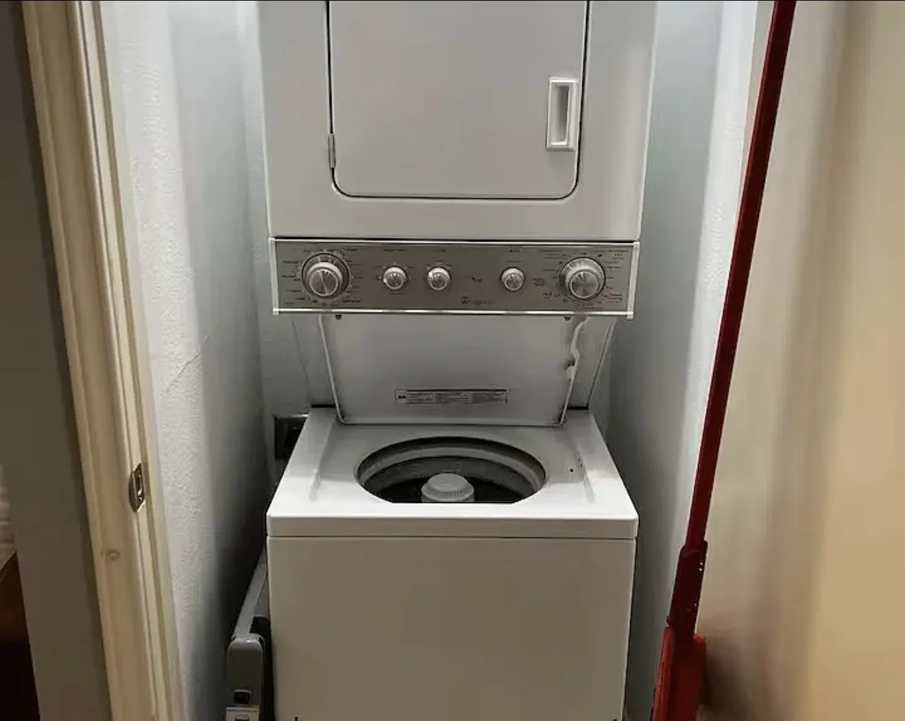Duplex For Rent in Tarrant County , 2800 Primrose Avenue A, Fort Worth, Texas 76111, 2 Bedroom, 2 Bathroom, 1 Garage spaces, 1,300 Sqft, built in 1935, mls#21385957, Real Estate Agent in Fort Worth, Homes For Rent in Tarrant county, Homes For Rent in Fort Worth, Realtor in Fort Worth Texas, Real Estate Brokerage Independent Realty Texas, Luminita Cordes Realtor