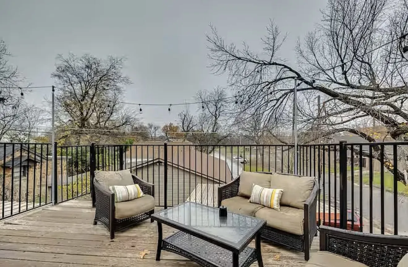 Duplex For Rent in Tarrant County , 2800 Primrose Avenue A, Fort Worth, Texas 76111, 2 Bedroom, 2 Bathroom, 1 Garage spaces, 1,300 Sqft, built in 1935, mls#21385957, Real Estate Agent in Fort Worth, Homes For Rent in Tarrant county, Homes For Rent in Fort Worth, Realtor in Fort Worth Texas, Real Estate Brokerage Independent Realty Texas, Luminita Cordes Realtor