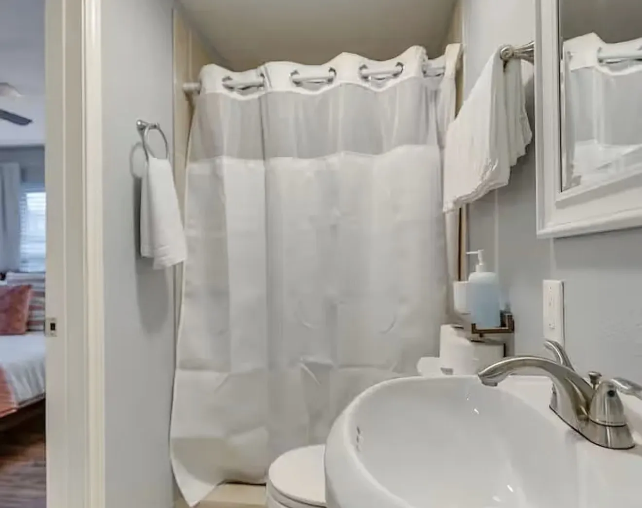 Duplex For Rent in Tarrant County , 2800 Primrose Avenue A, Fort Worth, Texas 76111, 2 Bedroom, 2 Bathroom, 1 Garage spaces, 1,300 Sqft, built in 1935, mls#21385957, Real Estate Agent in Fort Worth, Homes For Rent in Tarrant county, Homes For Rent in Fort Worth, Realtor in Fort Worth Texas, Real Estate Brokerage Independent Realty Texas, Luminita Cordes Realtor