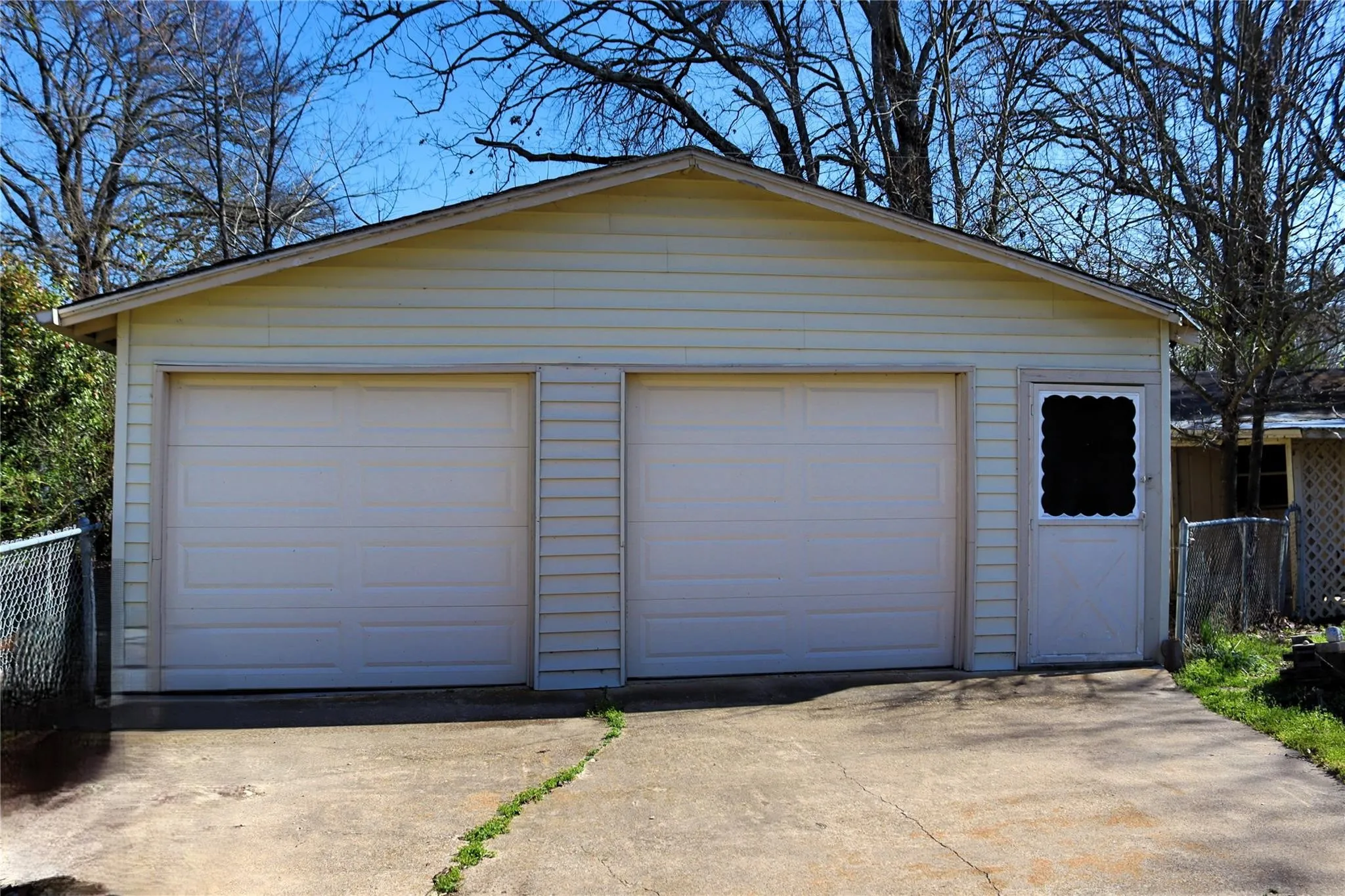Single Family Residence For Sale in Rains County , 220 Littlefield Drive, East Tawakoni, Texas 75472, 2 Bedroom, 2 Bathroom, Garage spaces, 960 Sqft, built in 1985, mls#21384823, Real Estate Agent in East Tawakoni, Homes For Sale in Rains county, Homes For Sale in East Tawakoni, Realtor in East Tawakoni Texas, Real Estate Brokerage Independent Realty Texas, Luminita Cordes Realtor