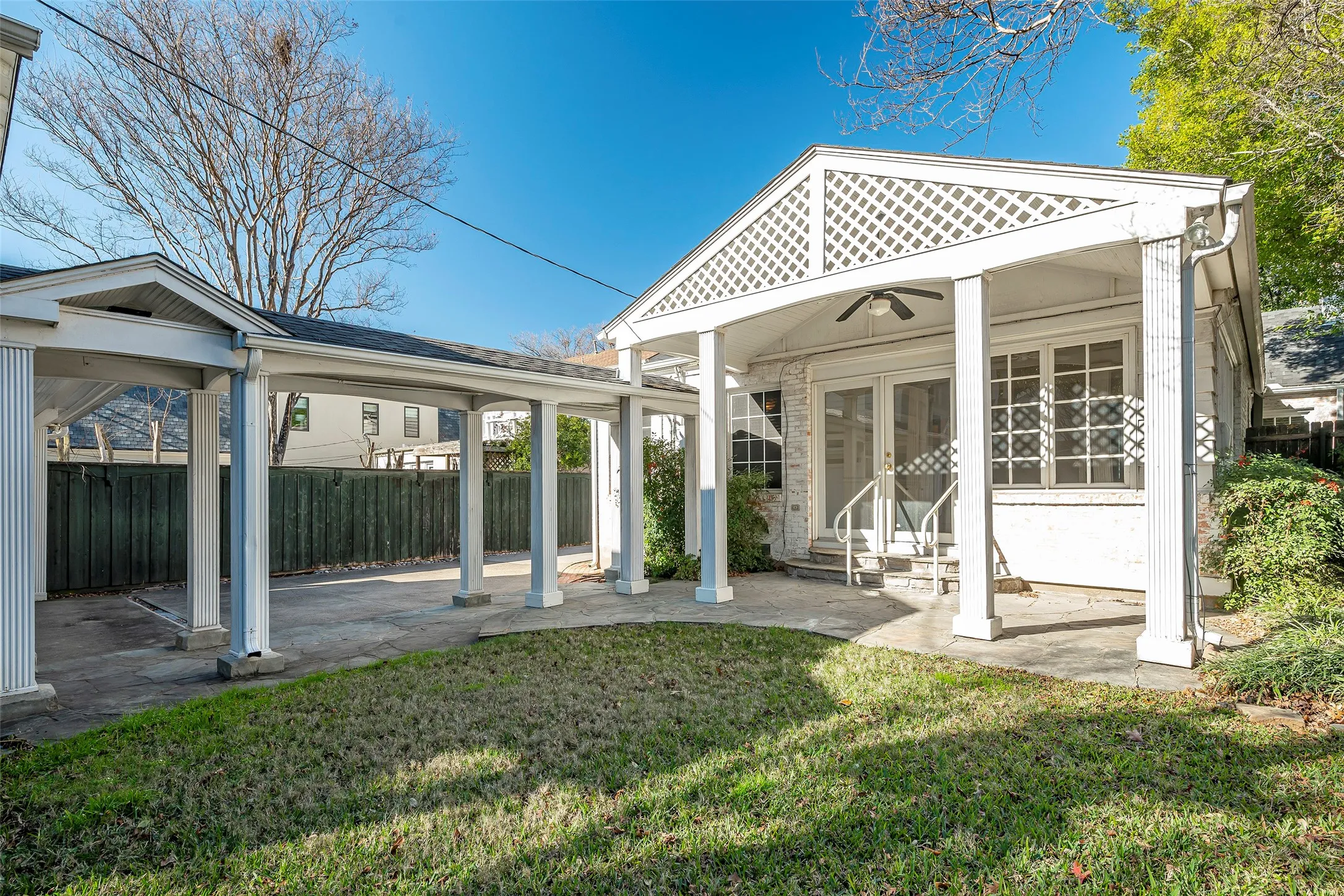 Single Family Residence For Rent in Dallas County , 4665 southern Avenue, Highland Park, Texas 75209, 2 Bedroom, 2 Bathroom, 2 Garage spaces, 1,444 Sqft, built in 1937, mls#21386080, Real Estate Agent in Highland Park, Homes For Rent in Dallas county, Homes For Rent in Highland Park, Realtor in Highland Park Texas, Real Estate Brokerage Independent Realty Texas, Luminita Cordes Realtor
