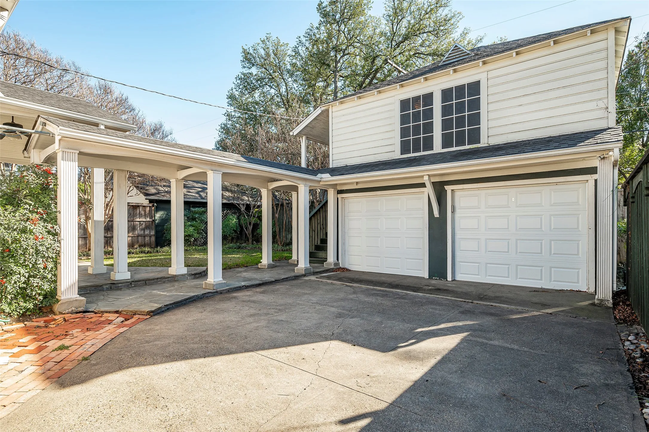 Single Family Residence For Rent in Dallas County , 4665 southern Avenue, Highland Park, Texas 75209, 2 Bedroom, 2 Bathroom, 2 Garage spaces, 1,444 Sqft, built in 1937, mls#21386080, Real Estate Agent in Highland Park, Homes For Rent in Dallas county, Homes For Rent in Highland Park, Realtor in Highland Park Texas, Real Estate Brokerage Independent Realty Texas, Luminita Cordes Realtor