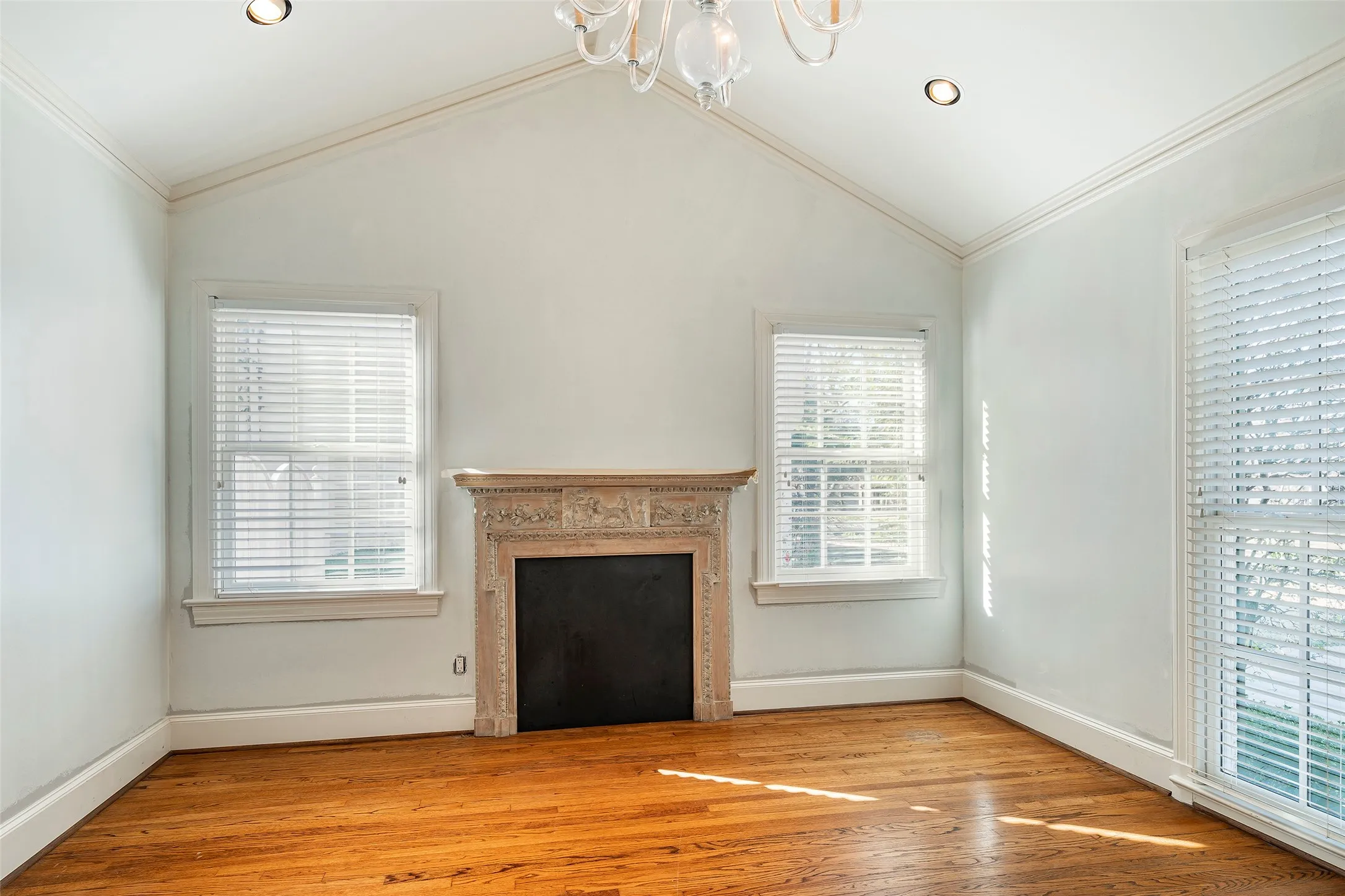 Single Family Residence For Rent in Dallas County , 4665 southern Avenue, Highland Park, Texas 75209, 2 Bedroom, 2 Bathroom, 2 Garage spaces, 1,444 Sqft, built in 1937, mls#21386080, Real Estate Agent in Highland Park, Homes For Rent in Dallas county, Homes For Rent in Highland Park, Realtor in Highland Park Texas, Real Estate Brokerage Independent Realty Texas, Luminita Cordes Realtor