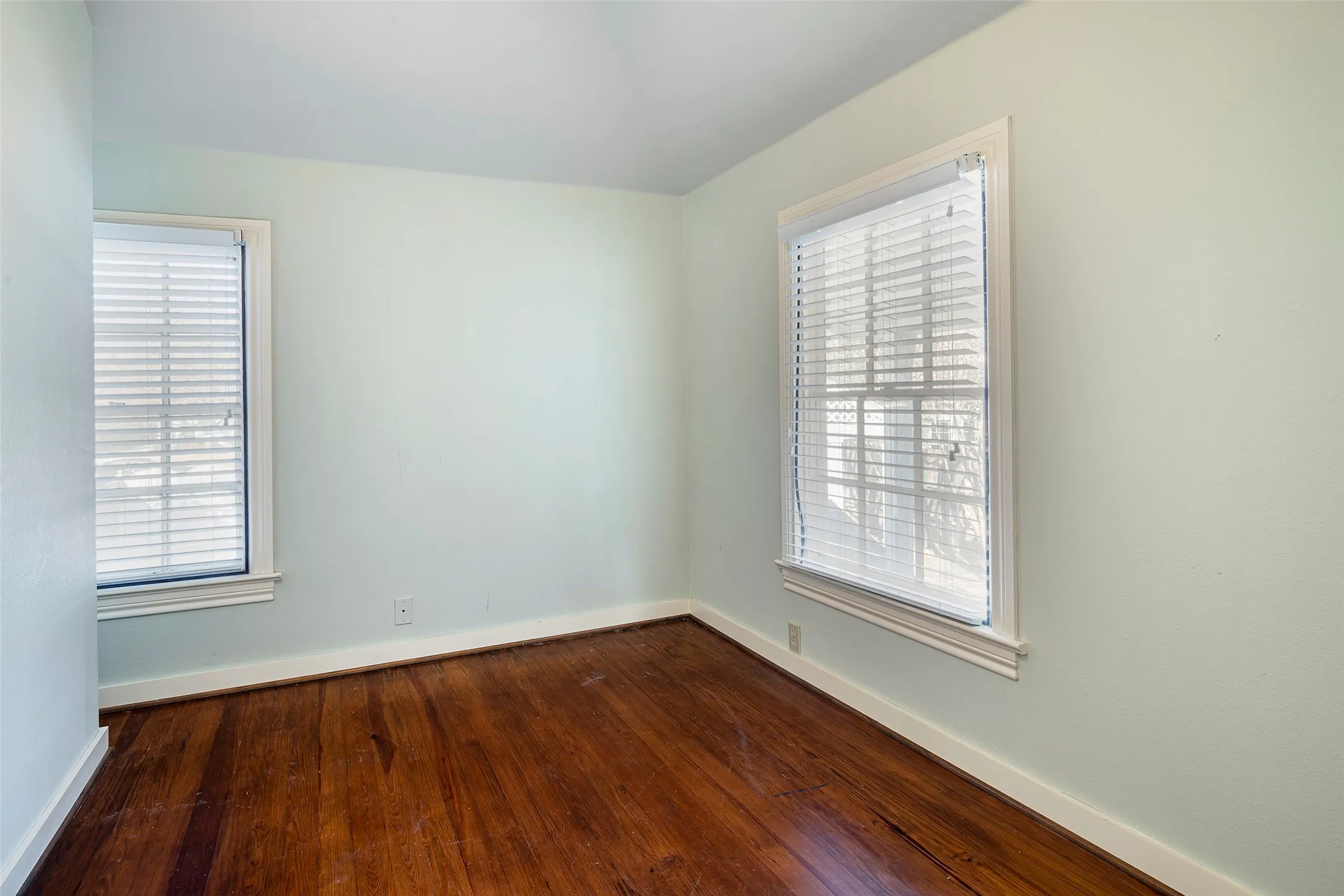 Single Family Residence For Rent in Dallas County , 4665 southern Avenue, Highland Park, Texas 75209, 2 Bedroom, 2 Bathroom, 2 Garage spaces, 1,444 Sqft, built in 1937, mls#21386080, Real Estate Agent in Highland Park, Homes For Rent in Dallas county, Homes For Rent in Highland Park, Realtor in Highland Park Texas, Real Estate Brokerage Independent Realty Texas, Luminita Cordes Realtor