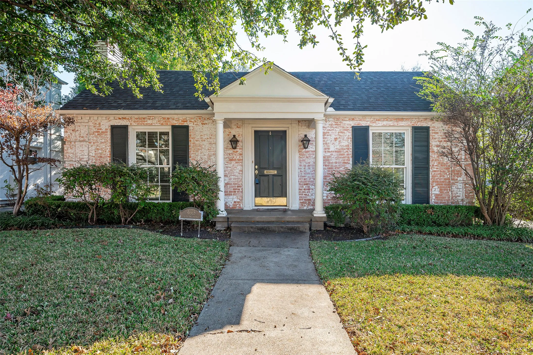 Single Family Residence For Rent in Dallas County , 4665 southern Avenue, Highland Park, Texas 75209, 2 Bedroom, 2 Bathroom, 2 Garage spaces, 1,444 Sqft, built in 1937, mls#21386080, Real Estate Agent in Highland Park, Homes For Rent in Dallas county, Homes For Rent in Highland Park, Realtor in Highland Park Texas, Real Estate Brokerage Independent Realty Texas, Luminita Cordes Realtor