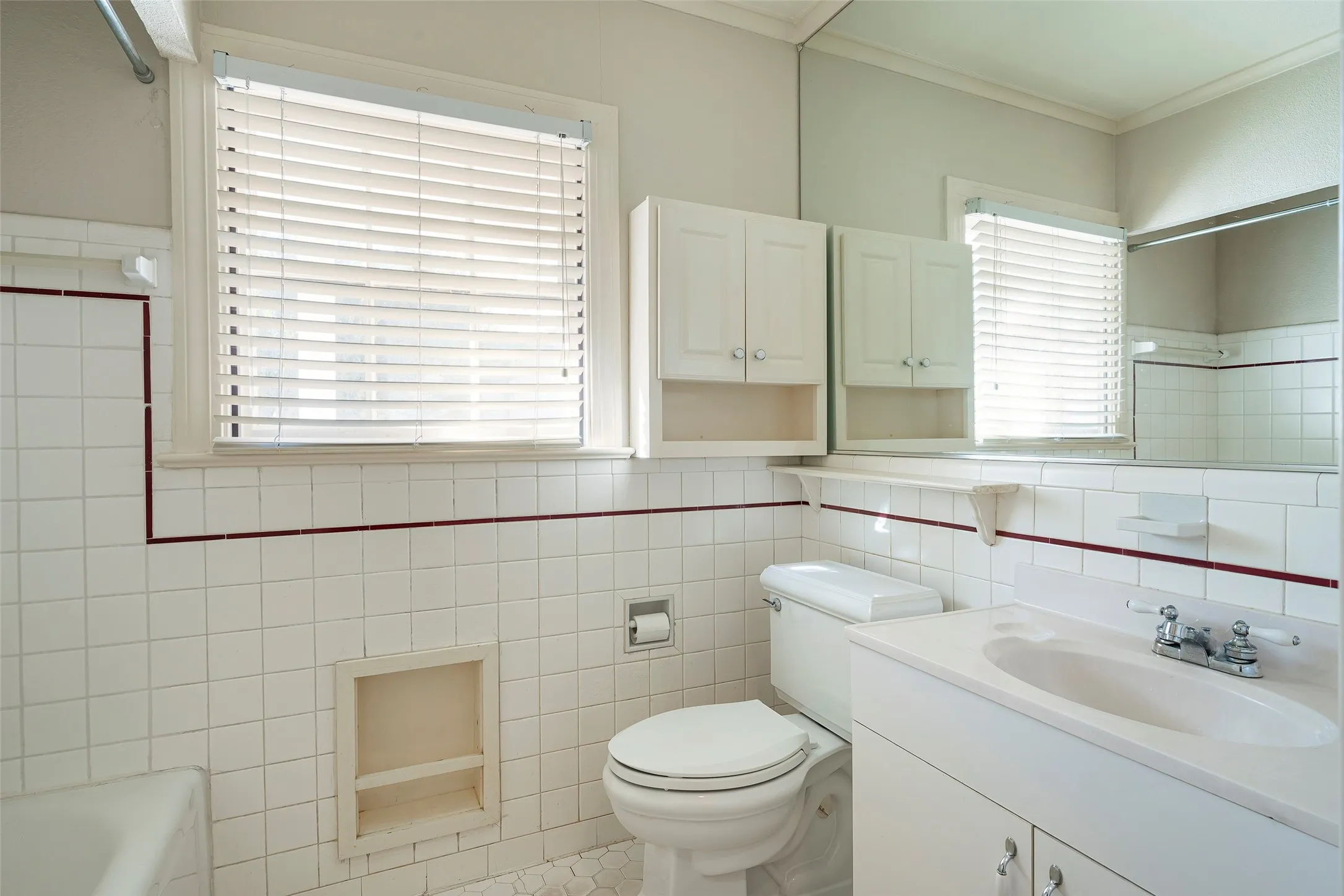 Single Family Residence For Rent in Dallas County , 4665 southern Avenue, Highland Park, Texas 75209, 2 Bedroom, 2 Bathroom, 2 Garage spaces, 1,444 Sqft, built in 1937, mls#21386080, Real Estate Agent in Highland Park, Homes For Rent in Dallas county, Homes For Rent in Highland Park, Realtor in Highland Park Texas, Real Estate Brokerage Independent Realty Texas, Luminita Cordes Realtor