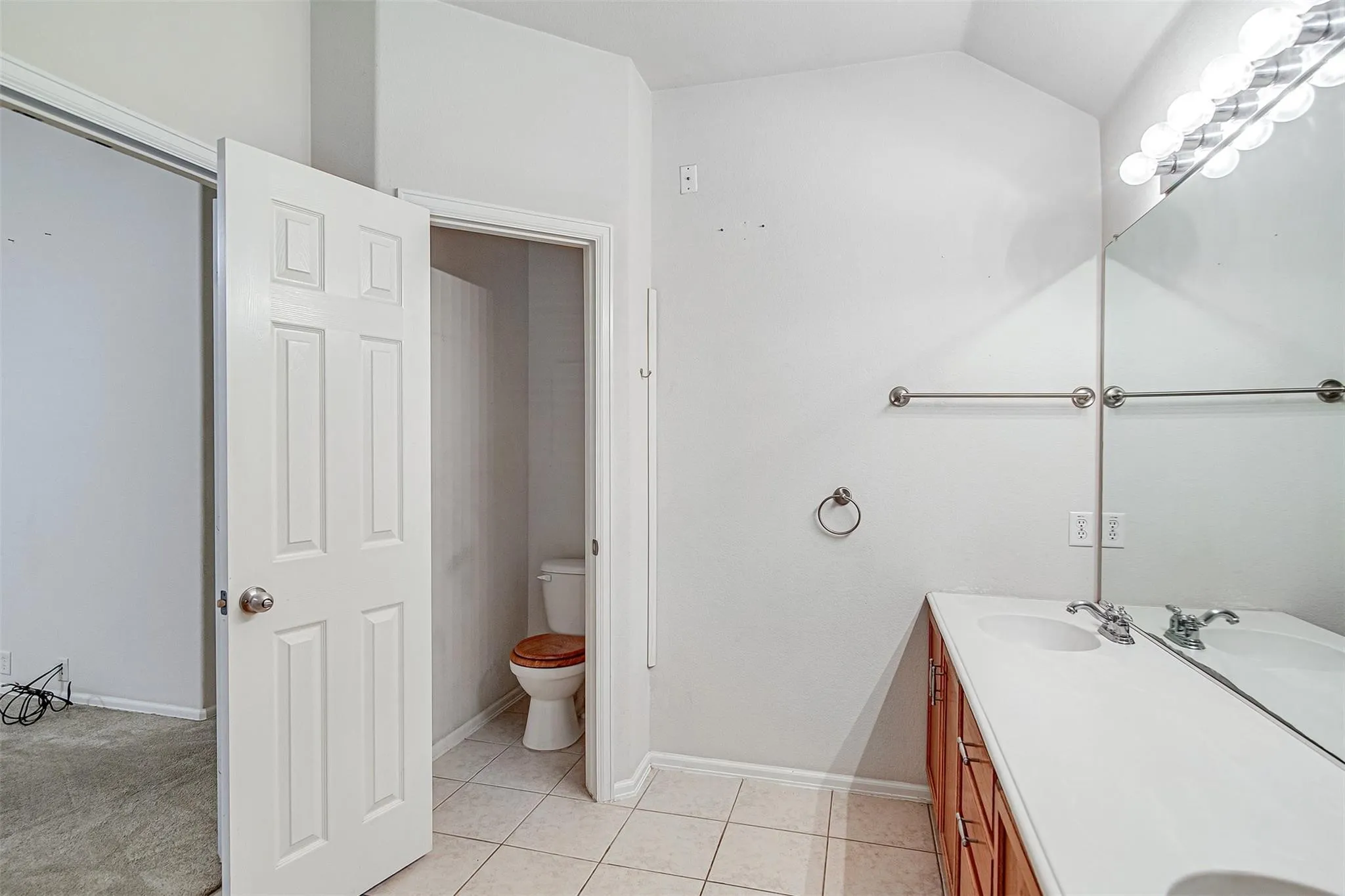 Single Family Residence For Rent in Tarrant County , 635 Blue Sky Drive, Arlington, Texas 76002, 3 Bedroom, 2 Bathroom, 2 Garage spaces, 2,002 Sqft, built in 2004, mls#21383022, Real Estate Agent in Arlington, Homes For Rent in Tarrant county, Homes For Rent in Arlington, Realtor in Arlington Texas, Real Estate Brokerage Independent Realty Texas, Luminita Cordes Realtor