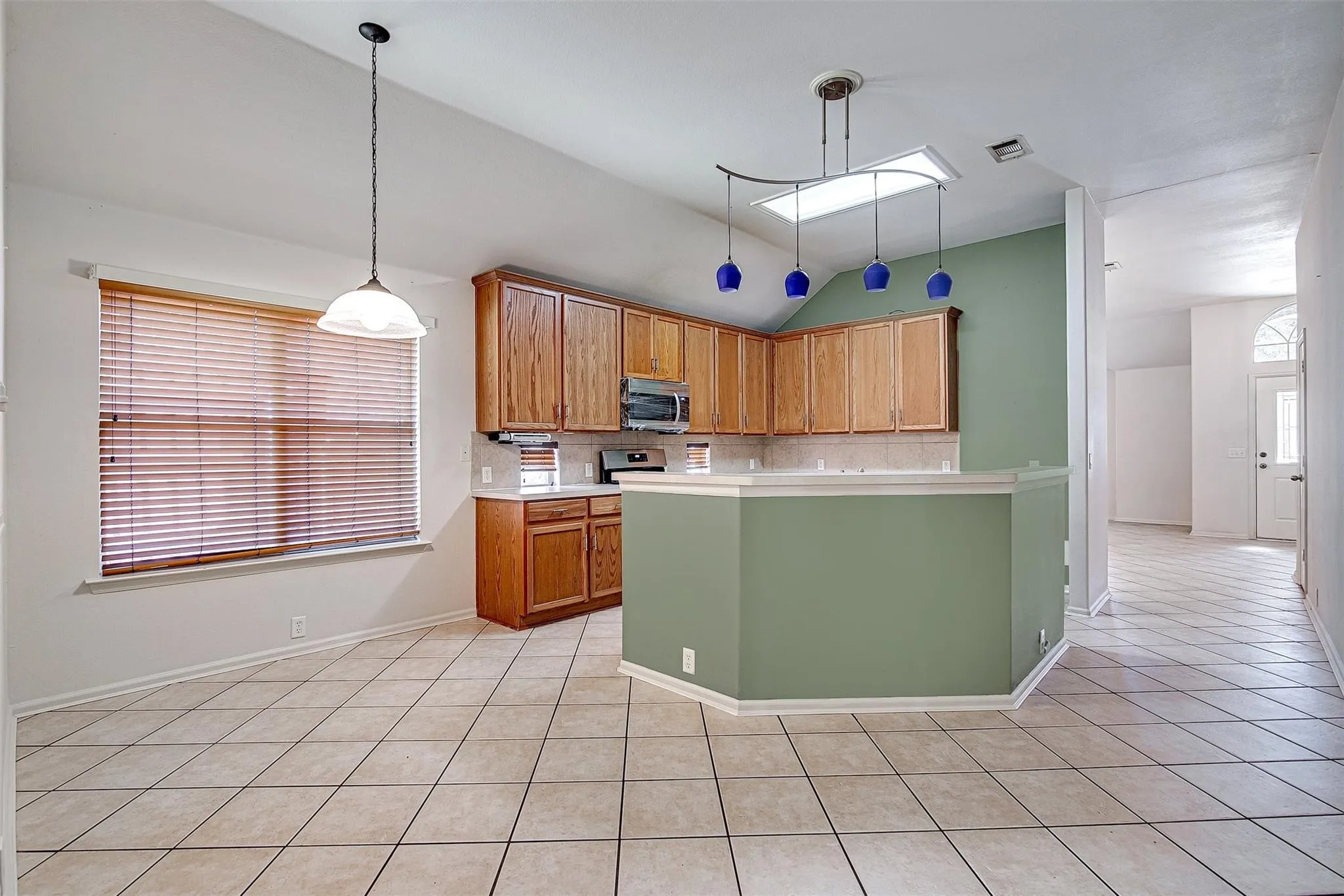 Single Family Residence For Rent in Tarrant County , 635 Blue Sky Drive, Arlington, Texas 76002, 3 Bedroom, 2 Bathroom, 2 Garage spaces, 2,002 Sqft, built in 2004, mls#21383022, Real Estate Agent in Arlington, Homes For Rent in Tarrant county, Homes For Rent in Arlington, Realtor in Arlington Texas, Real Estate Brokerage Independent Realty Texas, Luminita Cordes Realtor