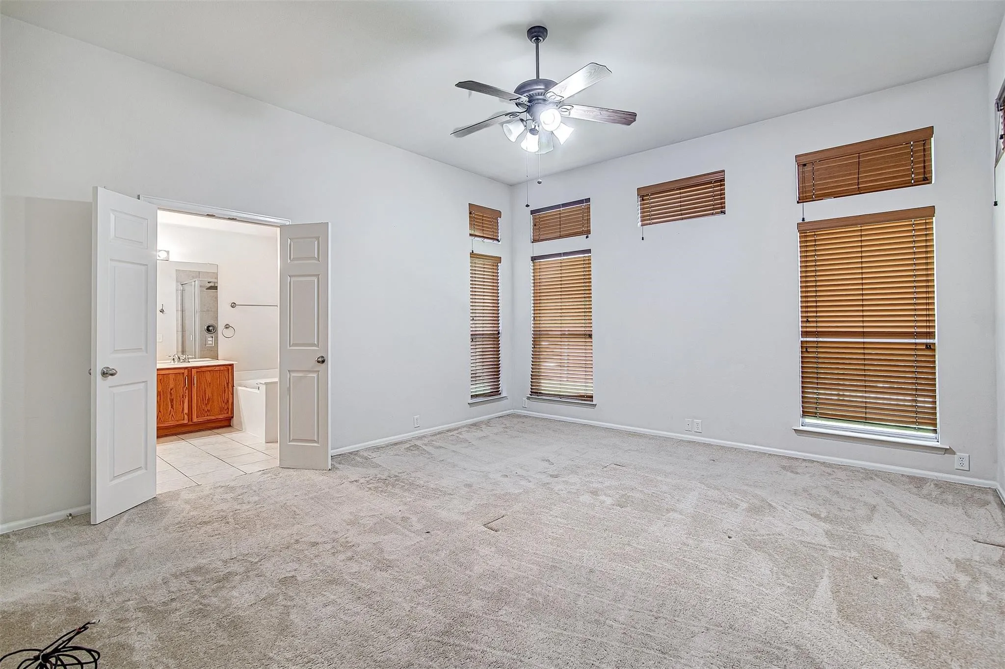 Single Family Residence For Rent in Tarrant County , 635 Blue Sky Drive, Arlington, Texas 76002, 3 Bedroom, 2 Bathroom, 2 Garage spaces, 2,002 Sqft, built in 2004, mls#21383022, Real Estate Agent in Arlington, Homes For Rent in Tarrant county, Homes For Rent in Arlington, Realtor in Arlington Texas, Real Estate Brokerage Independent Realty Texas, Luminita Cordes Realtor