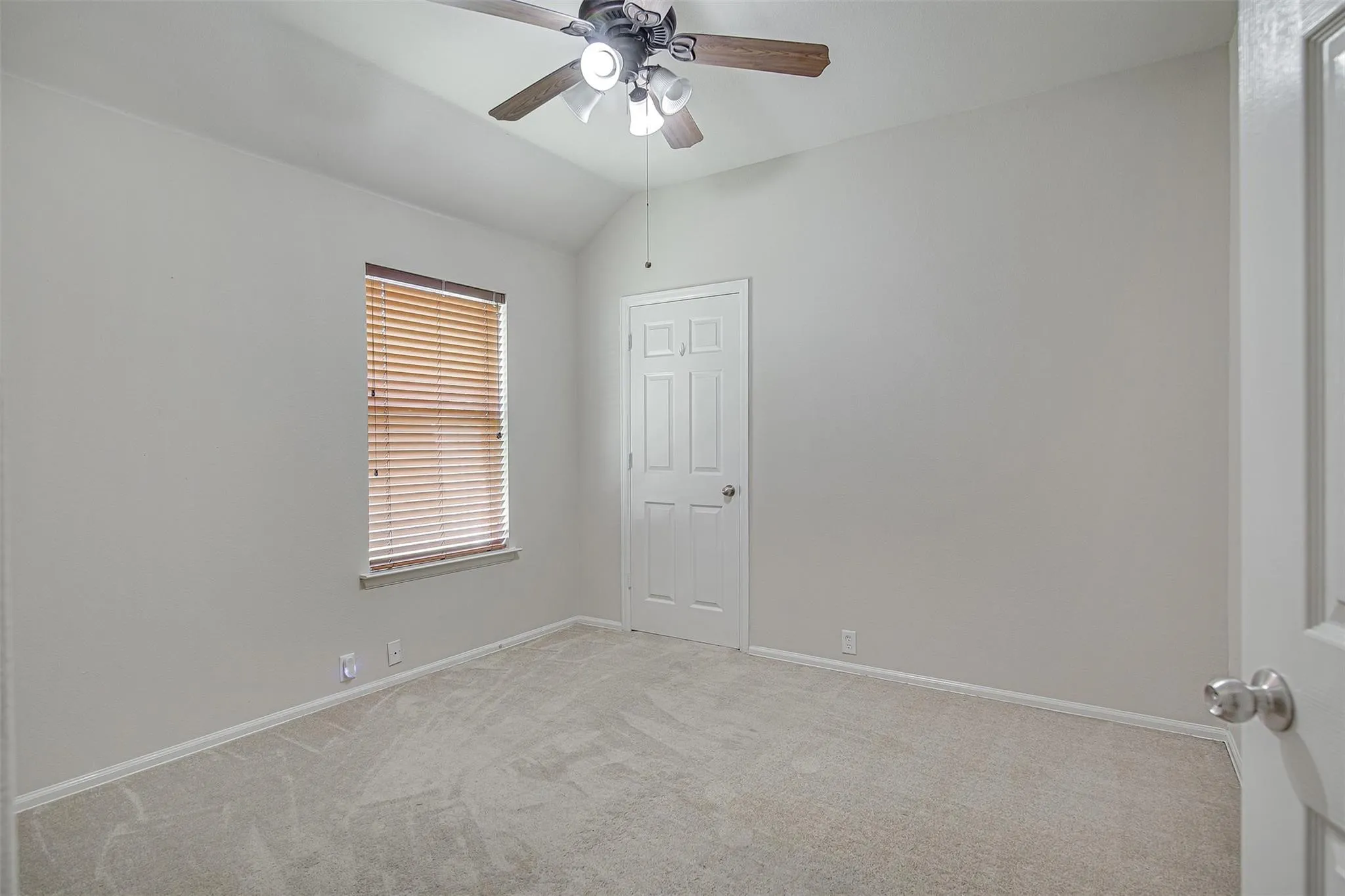 Single Family Residence For Rent in Tarrant County , 635 Blue Sky Drive, Arlington, Texas 76002, 3 Bedroom, 2 Bathroom, 2 Garage spaces, 2,002 Sqft, built in 2004, mls#21383022, Real Estate Agent in Arlington, Homes For Rent in Tarrant county, Homes For Rent in Arlington, Realtor in Arlington Texas, Real Estate Brokerage Independent Realty Texas, Luminita Cordes Realtor